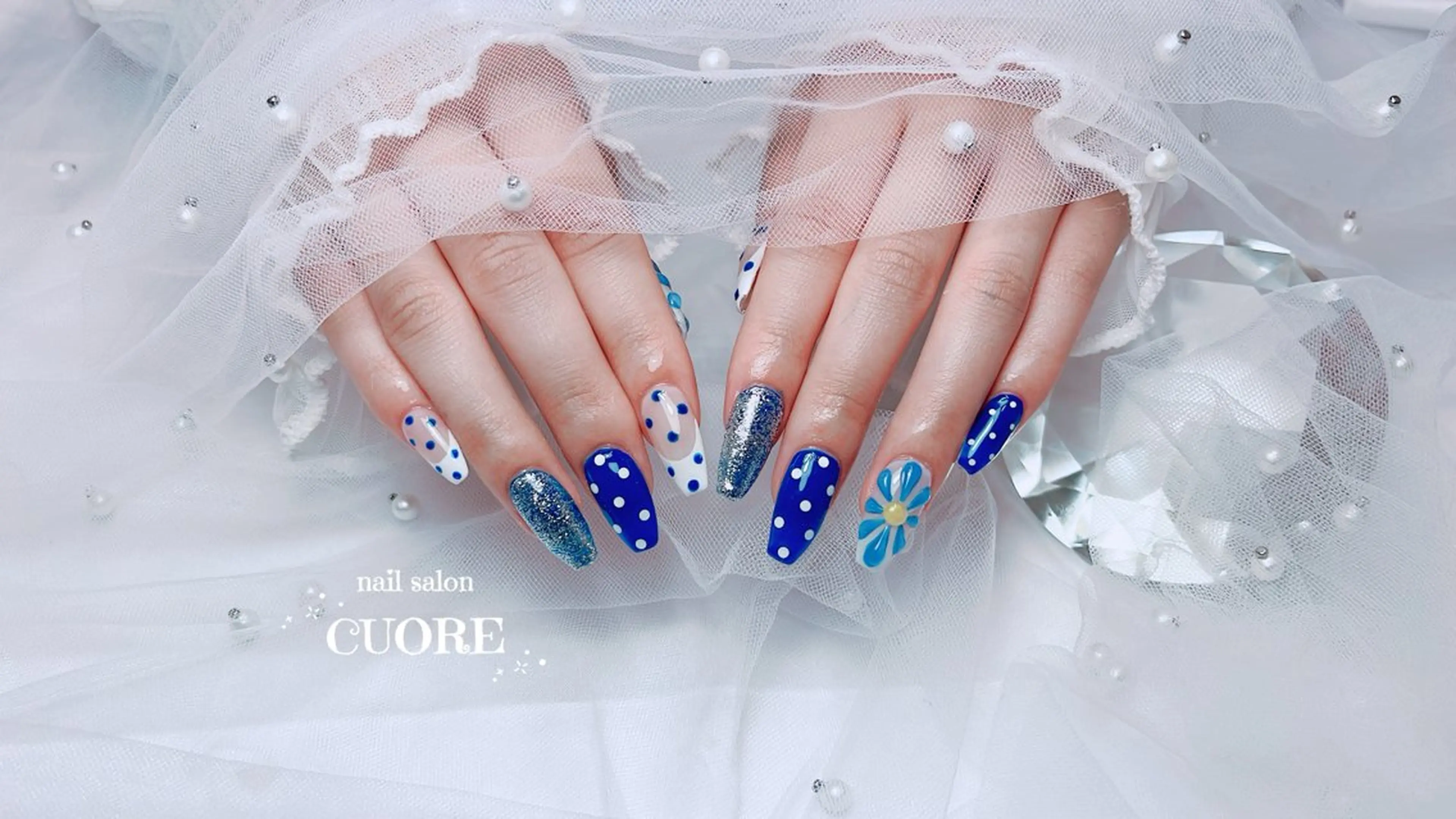 ネイル ドット フラワーネイル フレンチネイル 卒業式 持ち込み ハンドネイル nail salon CUOREのネイルデザイン