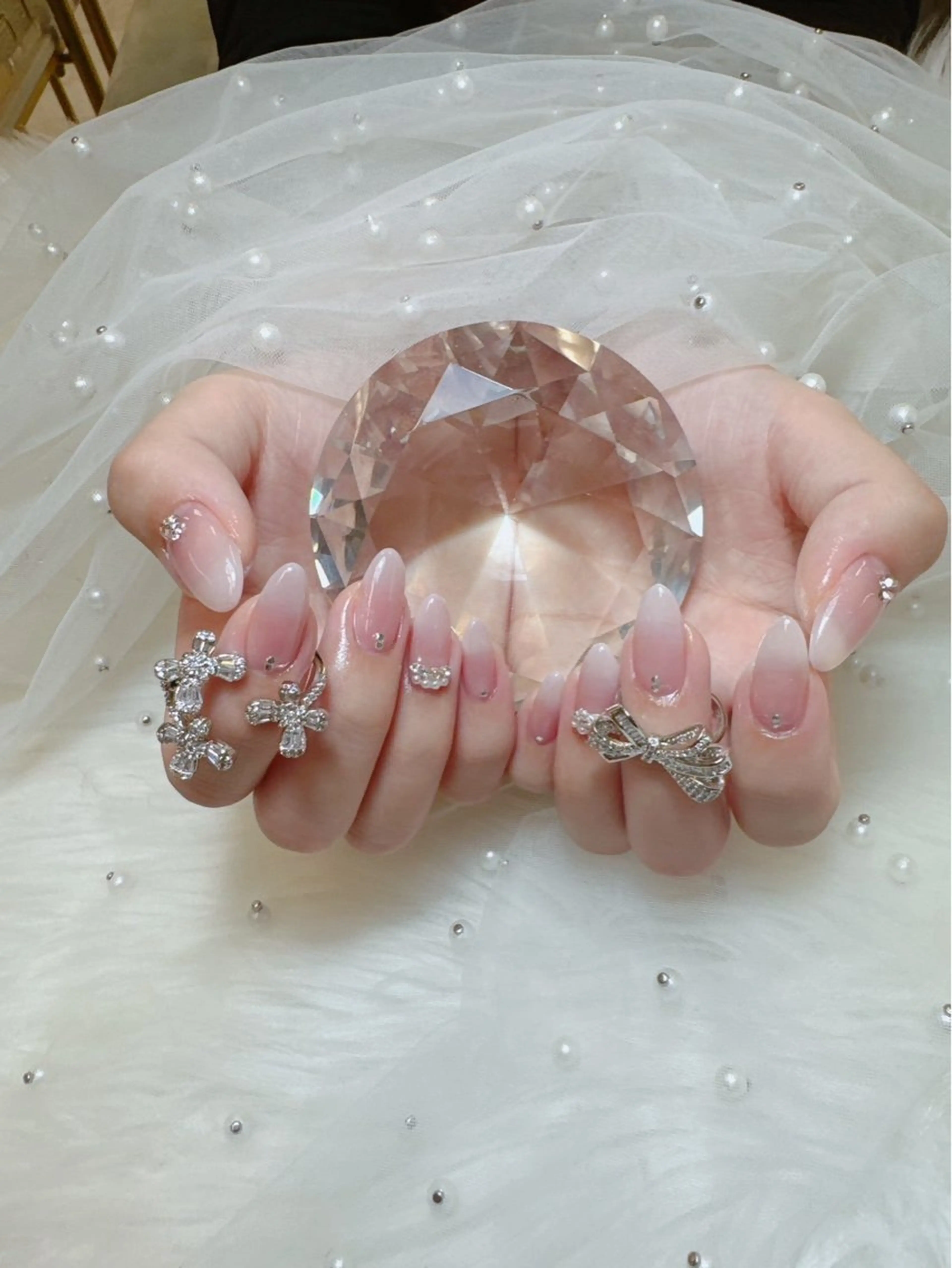 ネイル チークネイル フレンチネイル ジェルネイル ガラスフレンチ ハート ハンドネイル Queeens nailのネイルデザイン