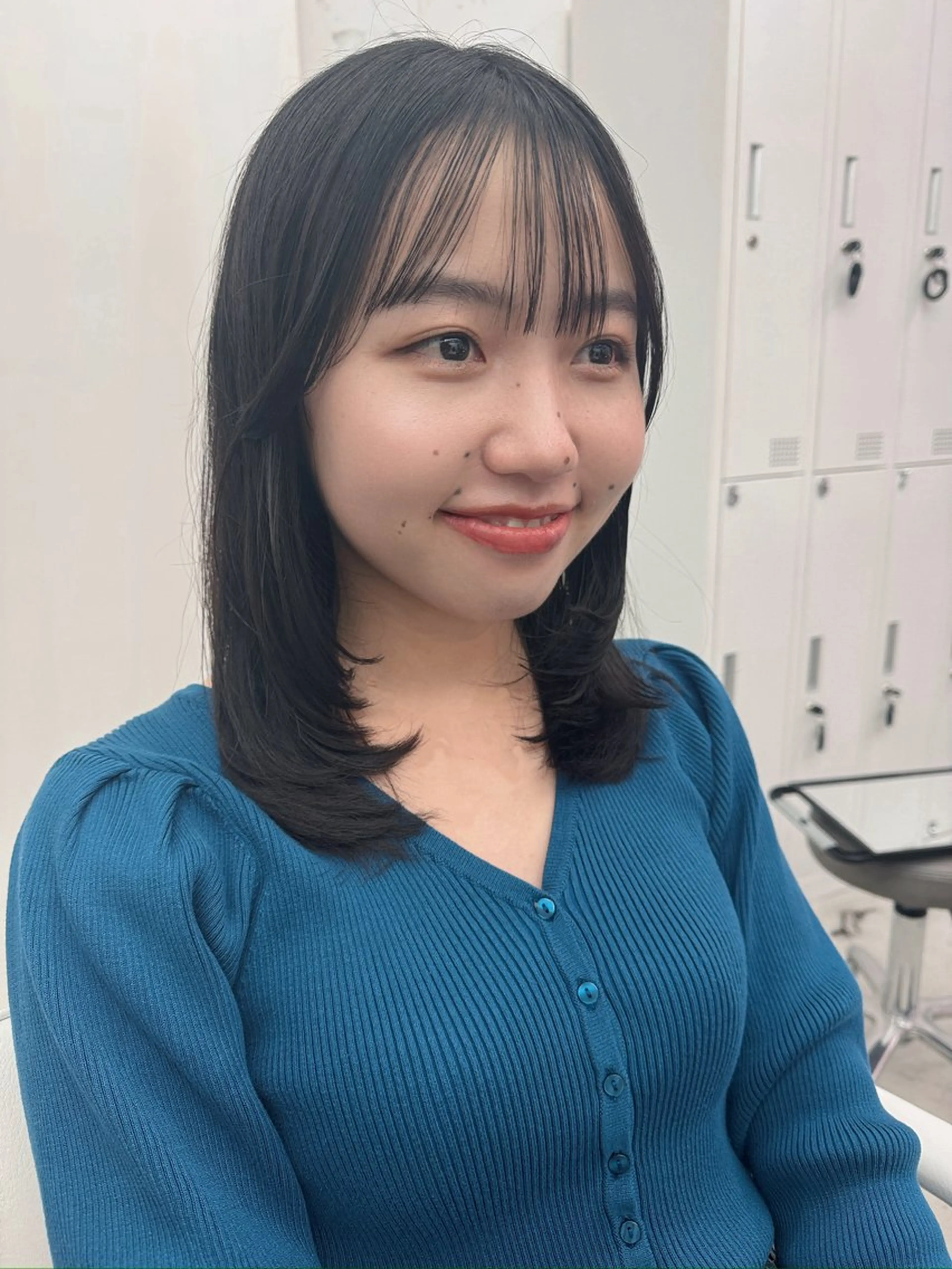 ミディアム カット トリートメント 【顔まわりレイヤー透 明感カラー今崎太河】のヘアスタイル