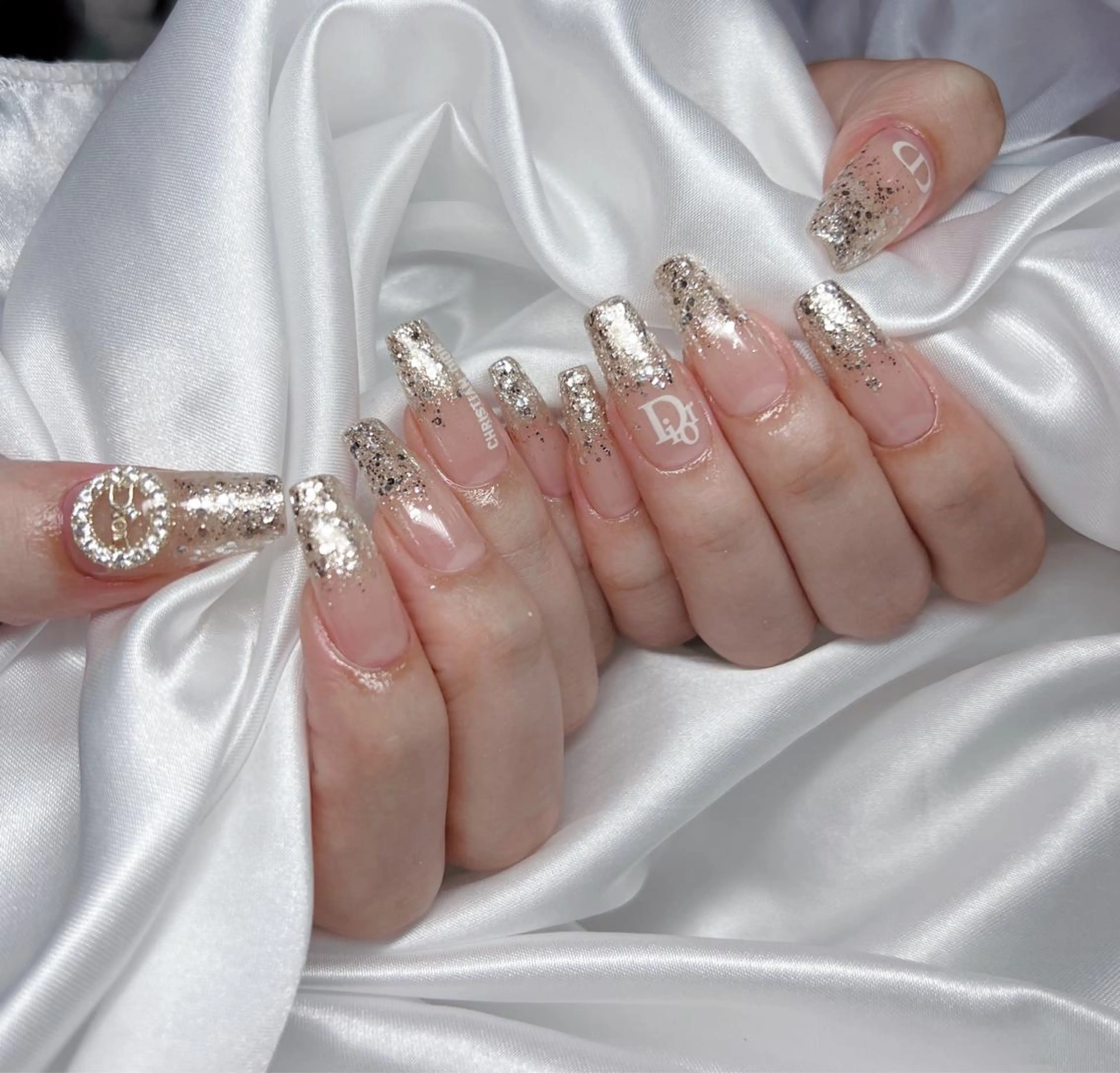 ネイル フレンチネイル ジェルネイル 韓国ネイル 持ち込み パラジェル ハンドネイル ハンドケア ちゅるんネイル🪄 耳ツボジュエリー🔗のネイルデザイン