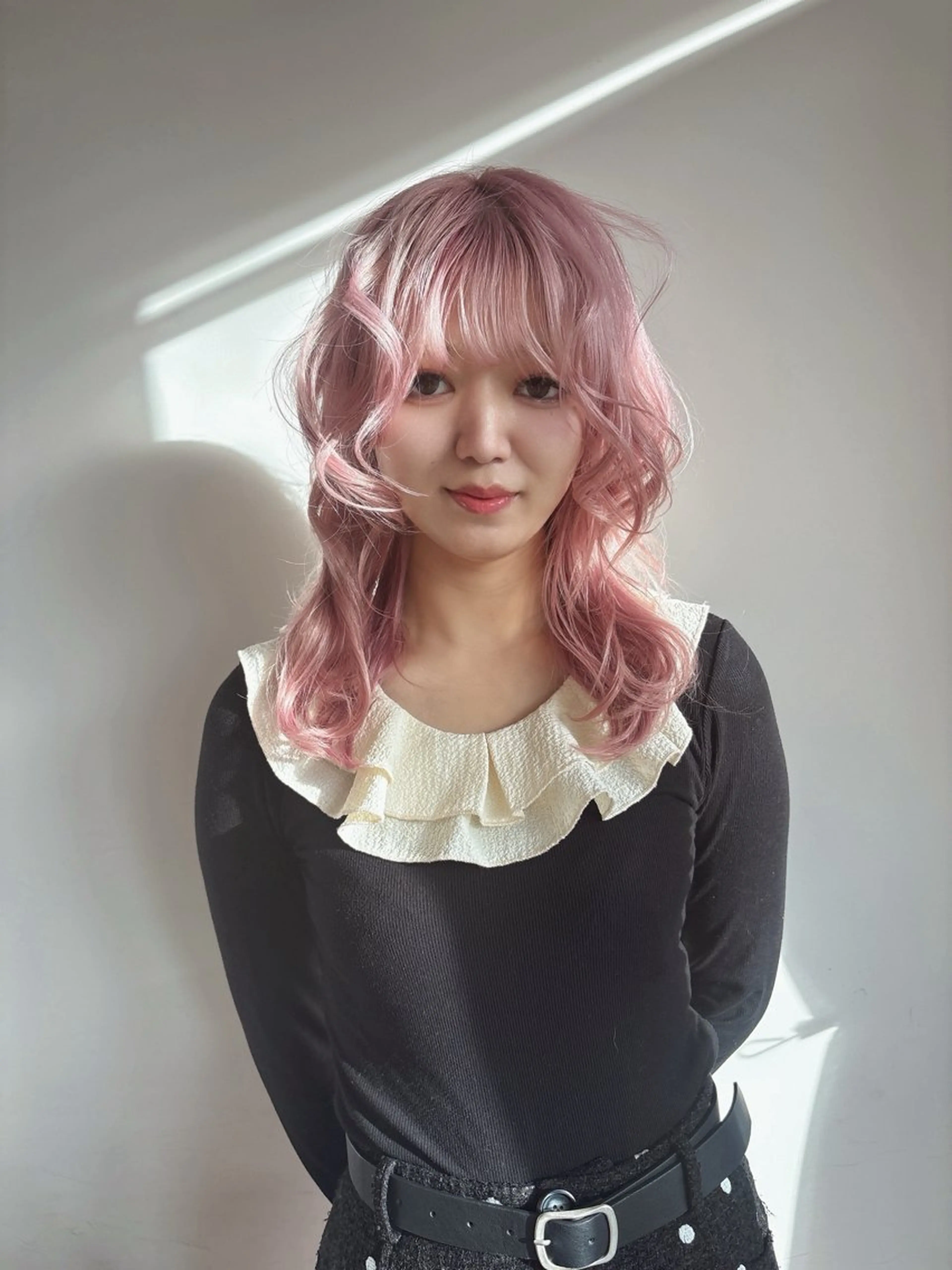 セミロング カット ヘアカラー 鈴木瑛里／ブロンド ベージュ／男女のヘアスタイル