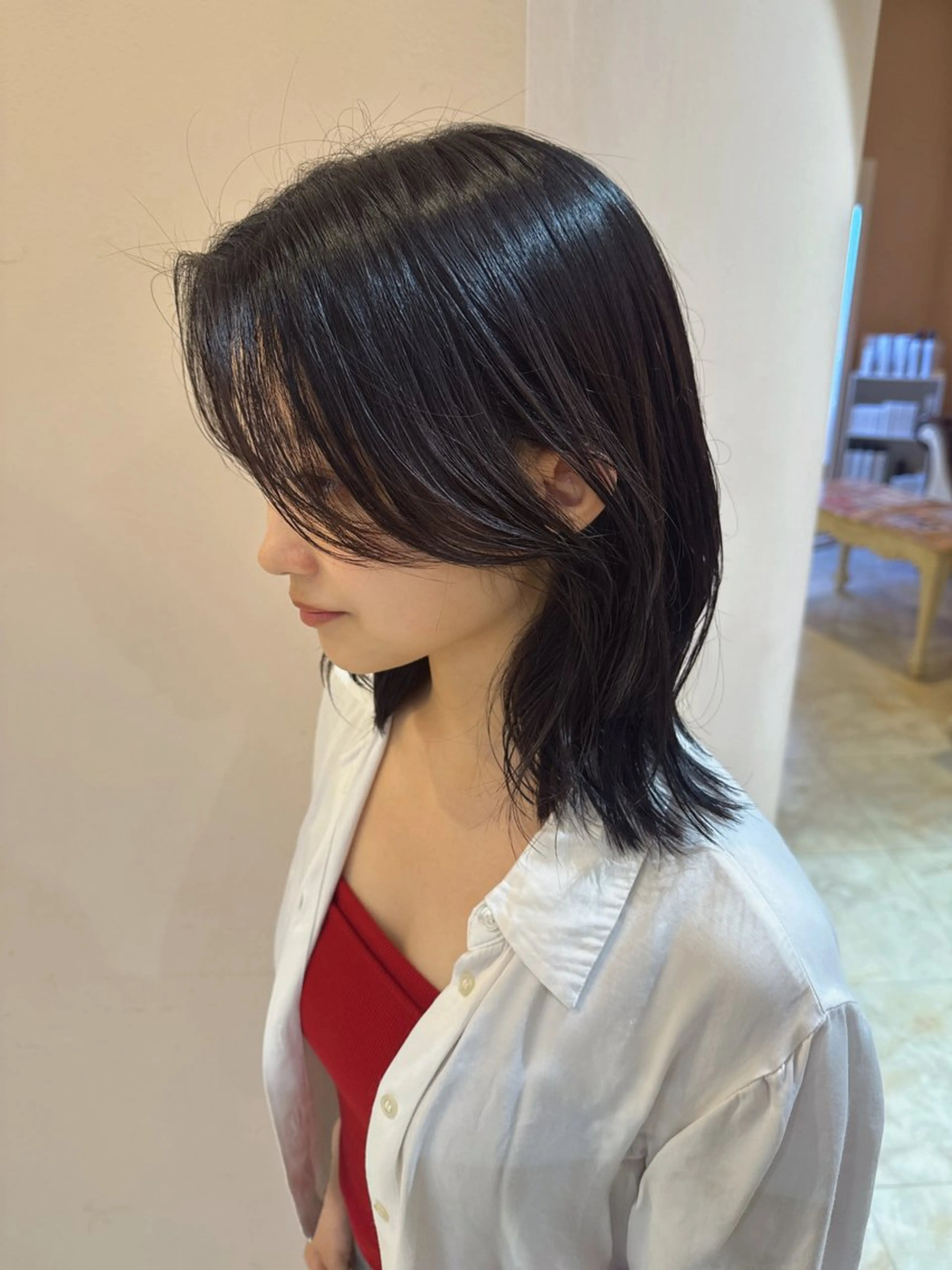 ミディアム カラー ボブレイヤー アッシュ アッシュブラウン ブラウンカラー ボブ 鈴木 二依奈のヘアスタイル