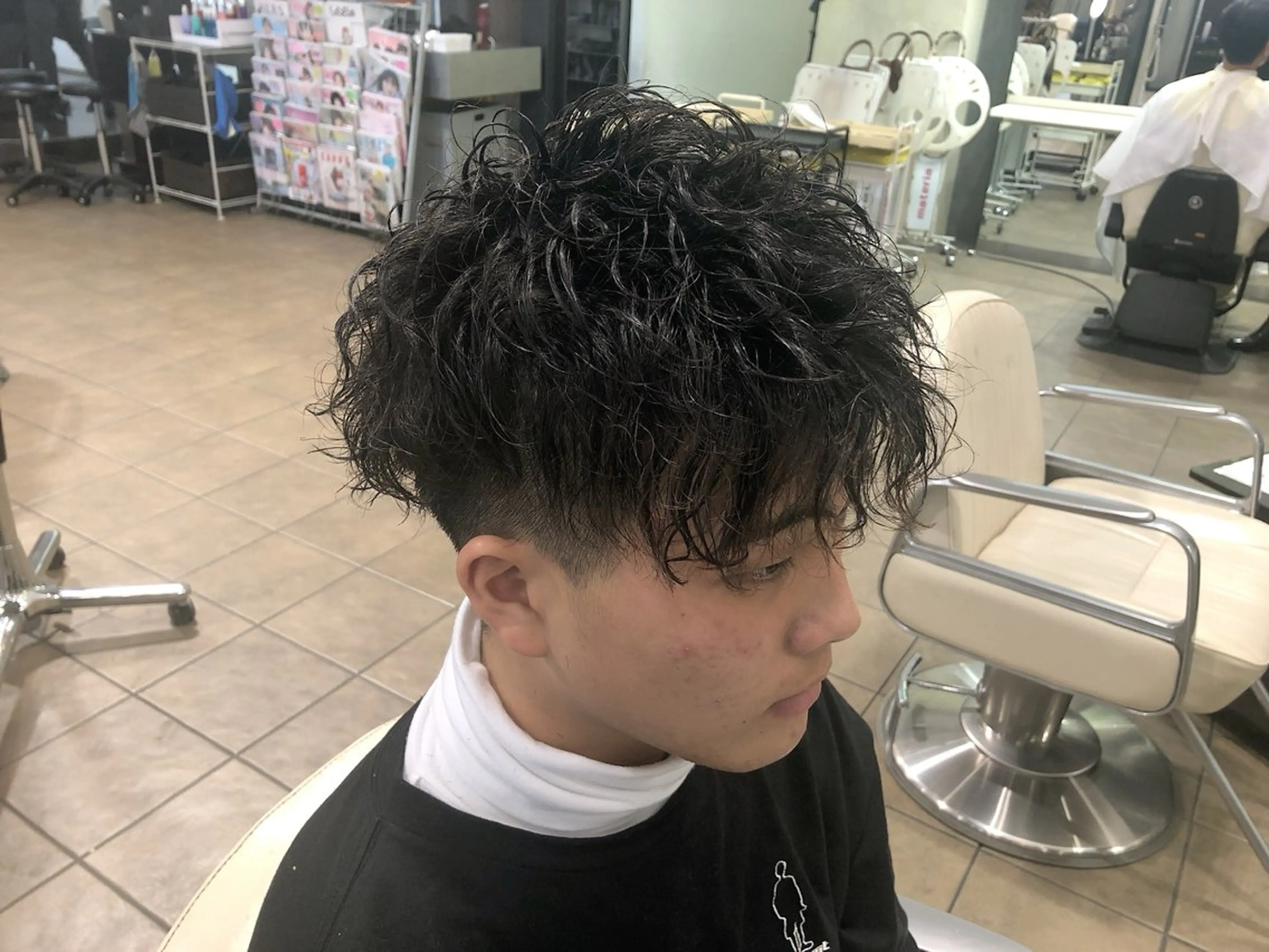 ショート メンズ メンズパーマ メンズ レイヤー ウルフ 弓木啓輔のヘアスタイル