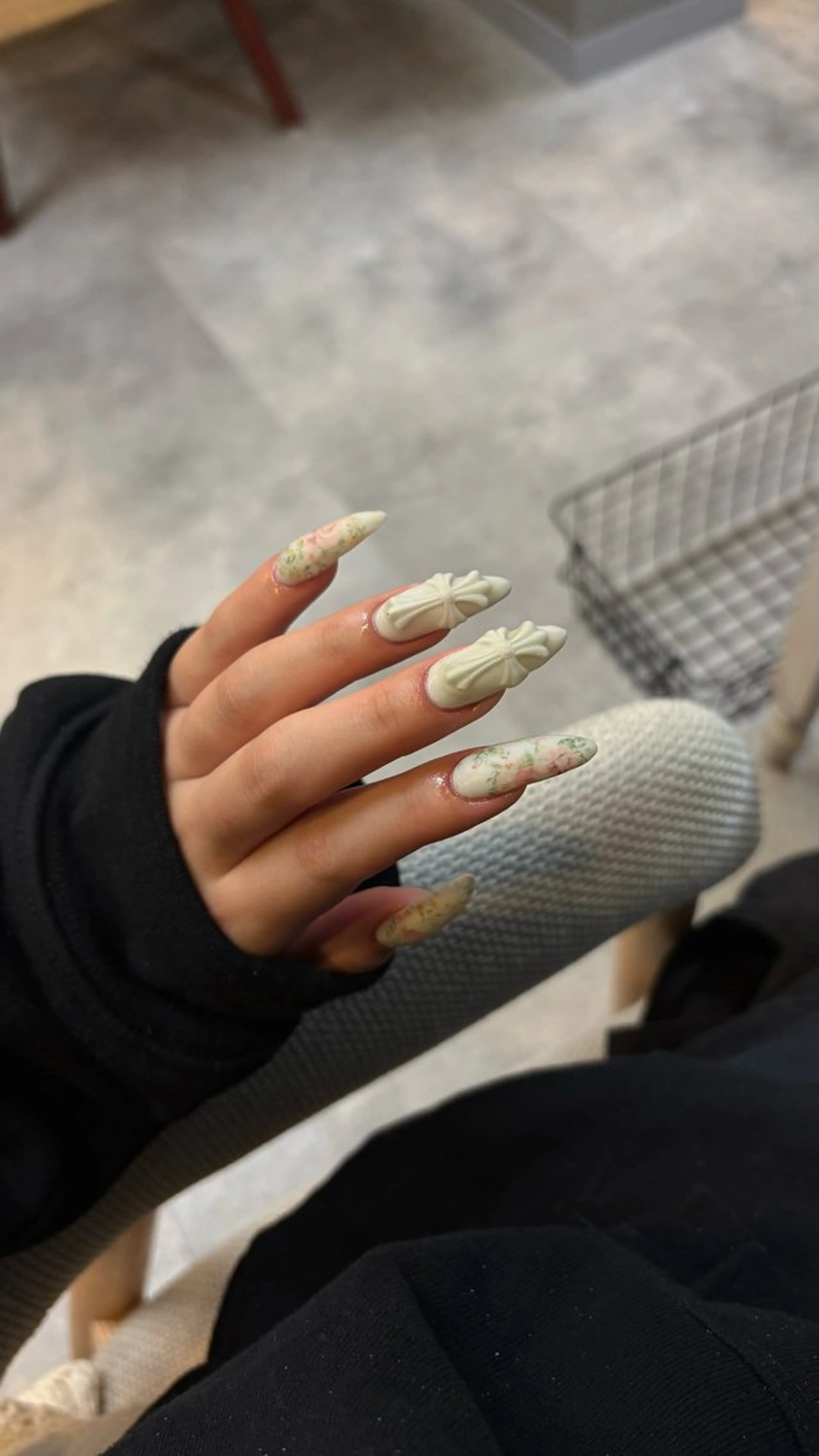 ネイル しおん🎶｜ひと 癖ニュアンス｜個性派のネイルデザイン