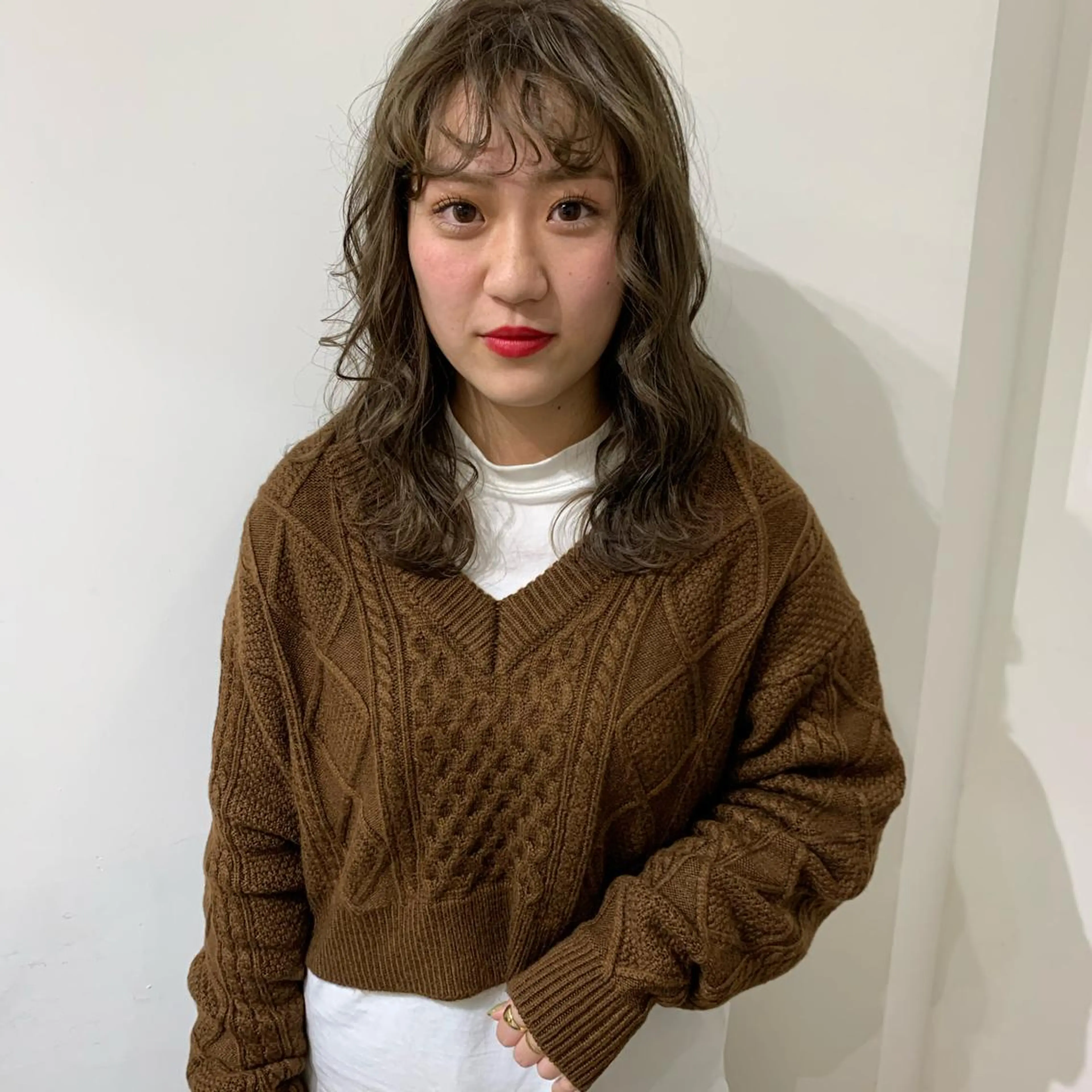 セミロング カラー ベージュカラー オリーブベージュ ヘアカラー トリートメント salowin梅田所属・レイヤー/顔周り /AKARIのヘアスタイル