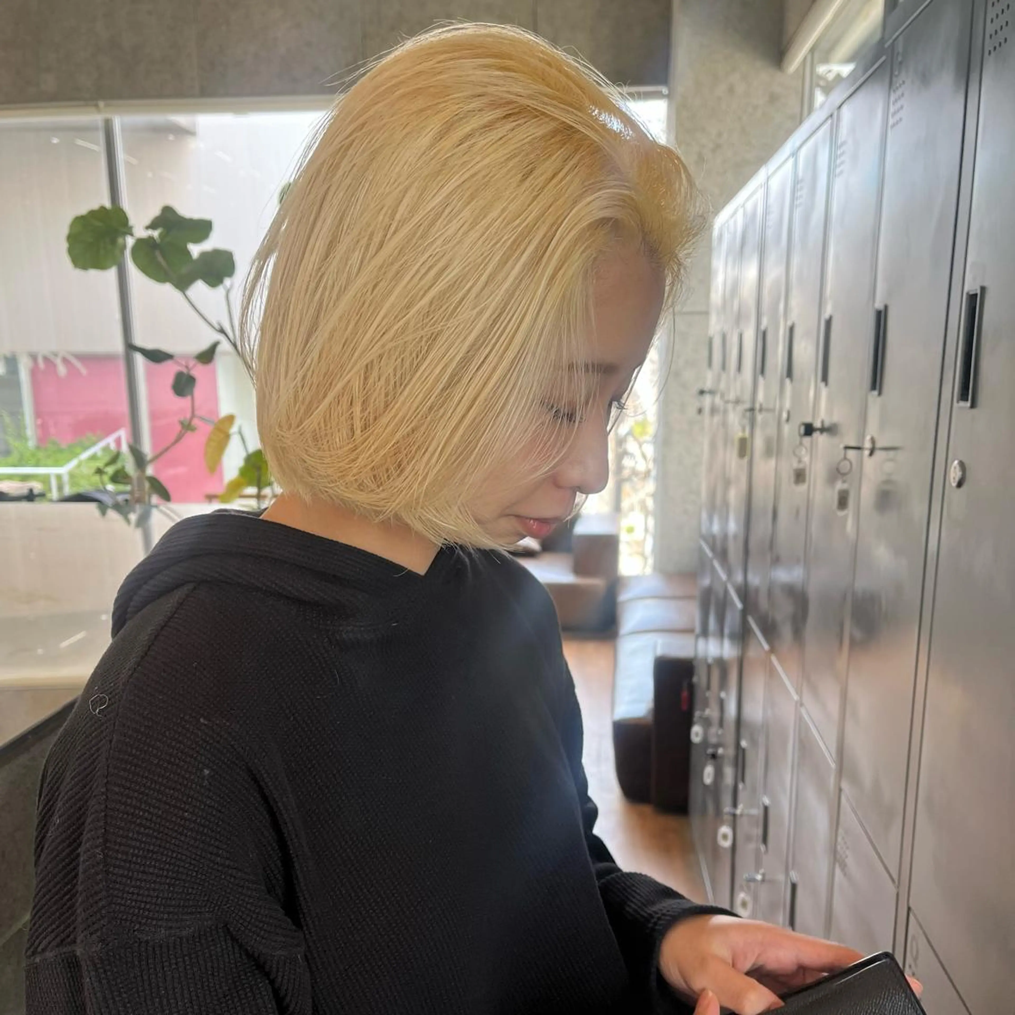 ショート カラー ヘアアレンジ 抜きっぱなしブロンド 髪質改善 トリートメント ボブハイトーン🦖 デザインMAMIのヘアスタイル