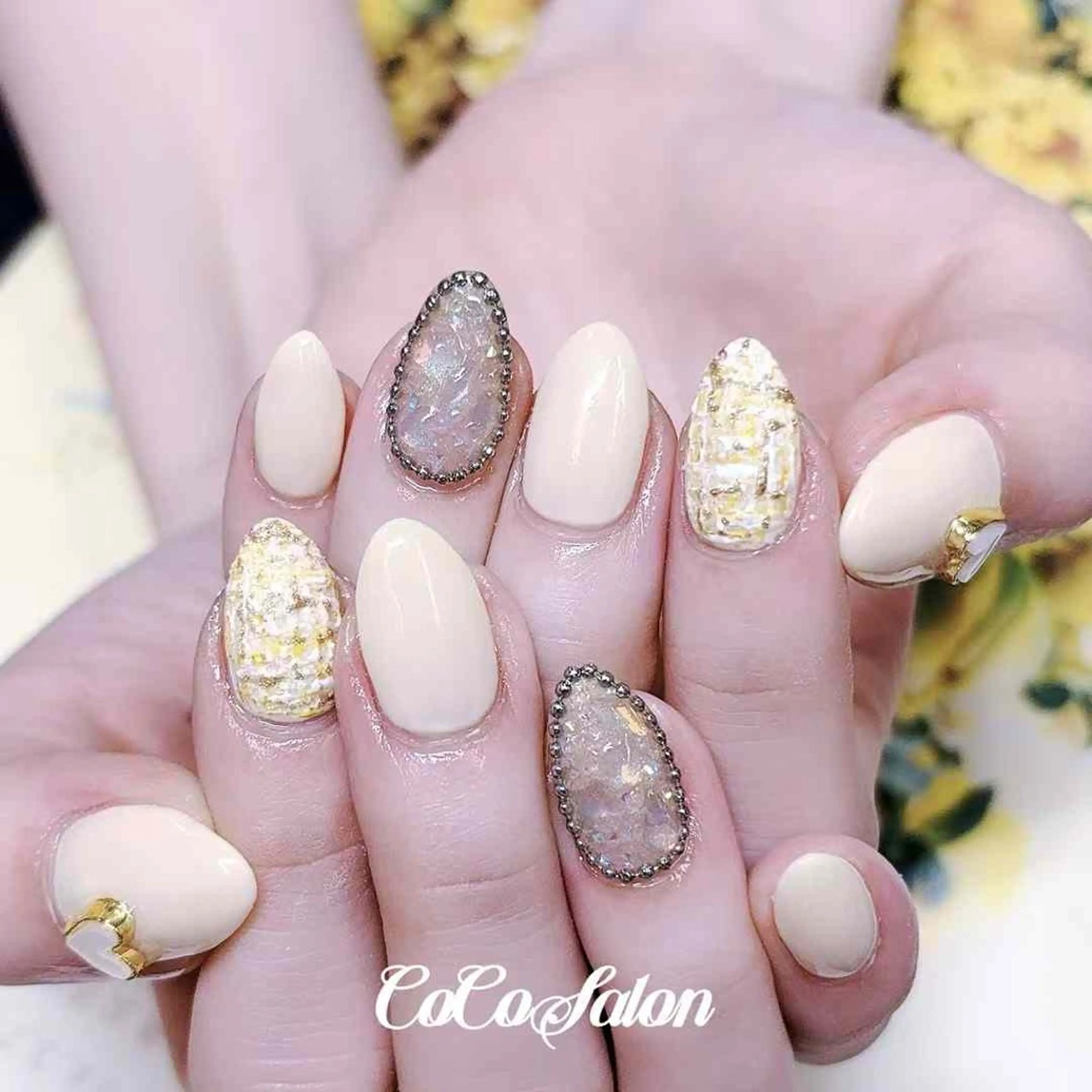 ネイル ジェルネイル ハート キラキラネイル ツイードネイル 黄色 CoCo Salon ネイル/睫毛/脱毛のネイルデザイン