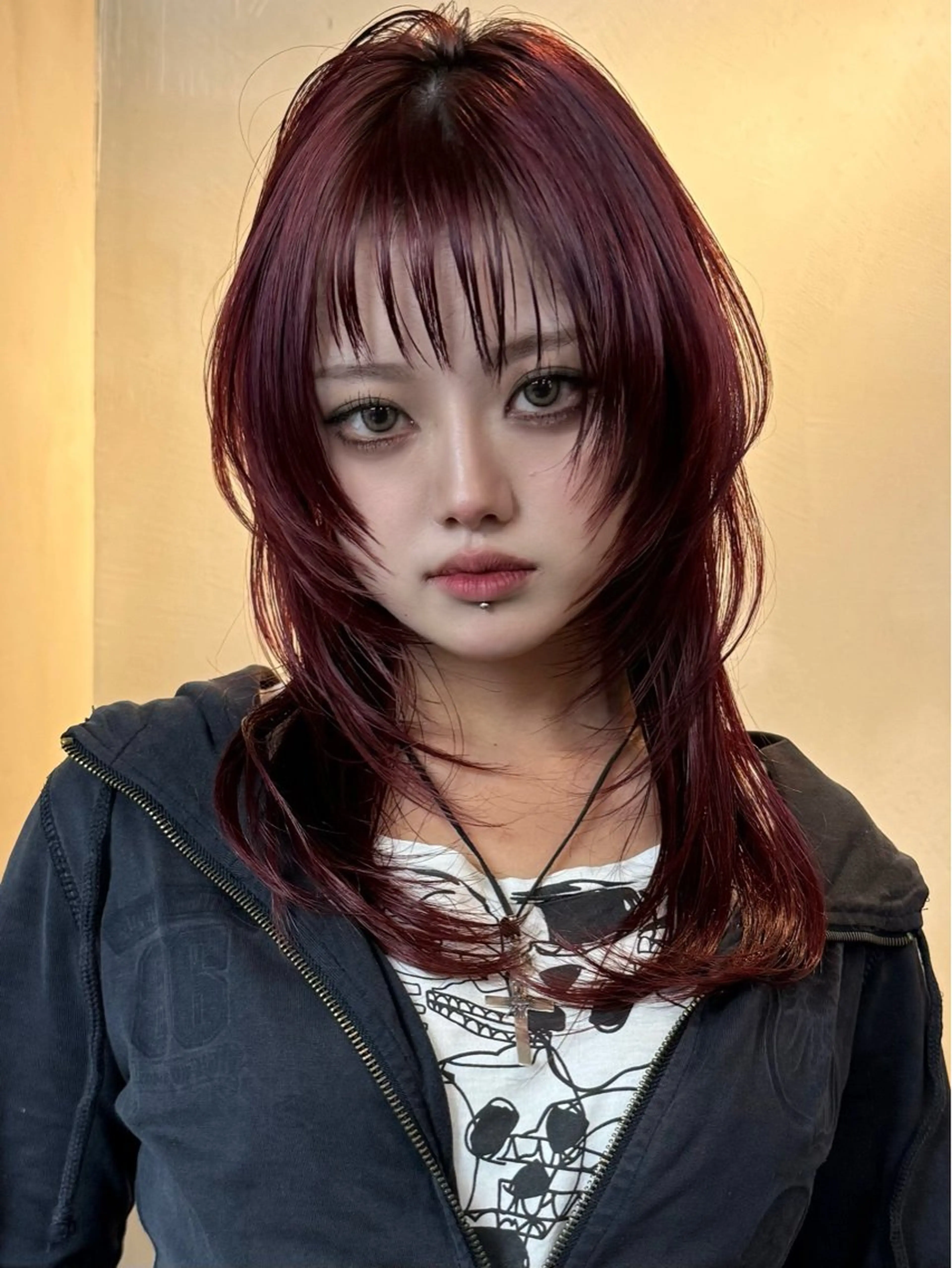 ロング カラー アッシュ アッシュブラック ベージュカラー 黒髪 ブロンド イツク ⚡️ ルーツ/ハイトーンのヘアスタイル