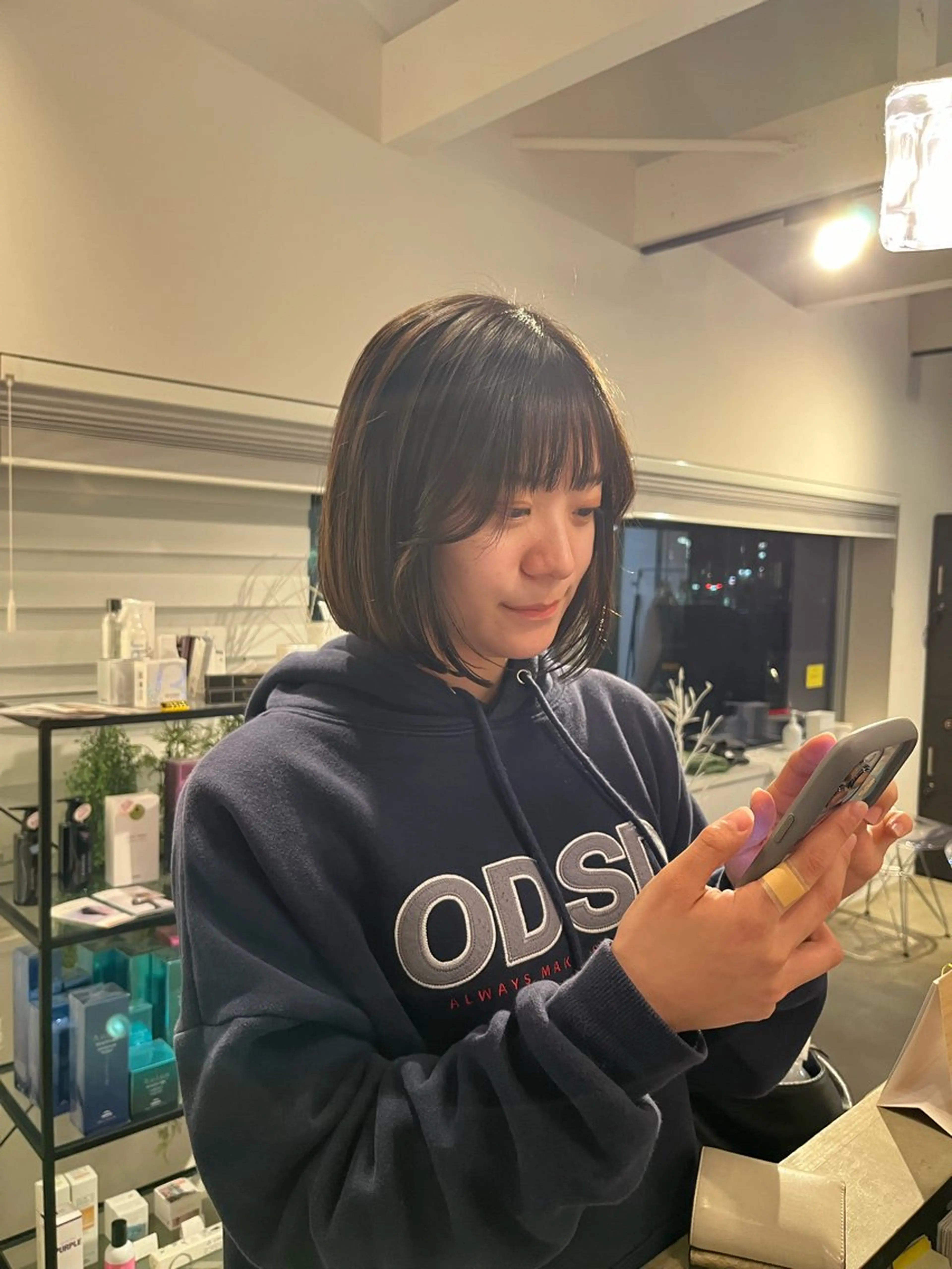 ショート ボブ 顔周りカット 韓国風ヘア ウルフカット カット 本木下朋花/髪質 改善×ダブルカラーのヘアスタイル