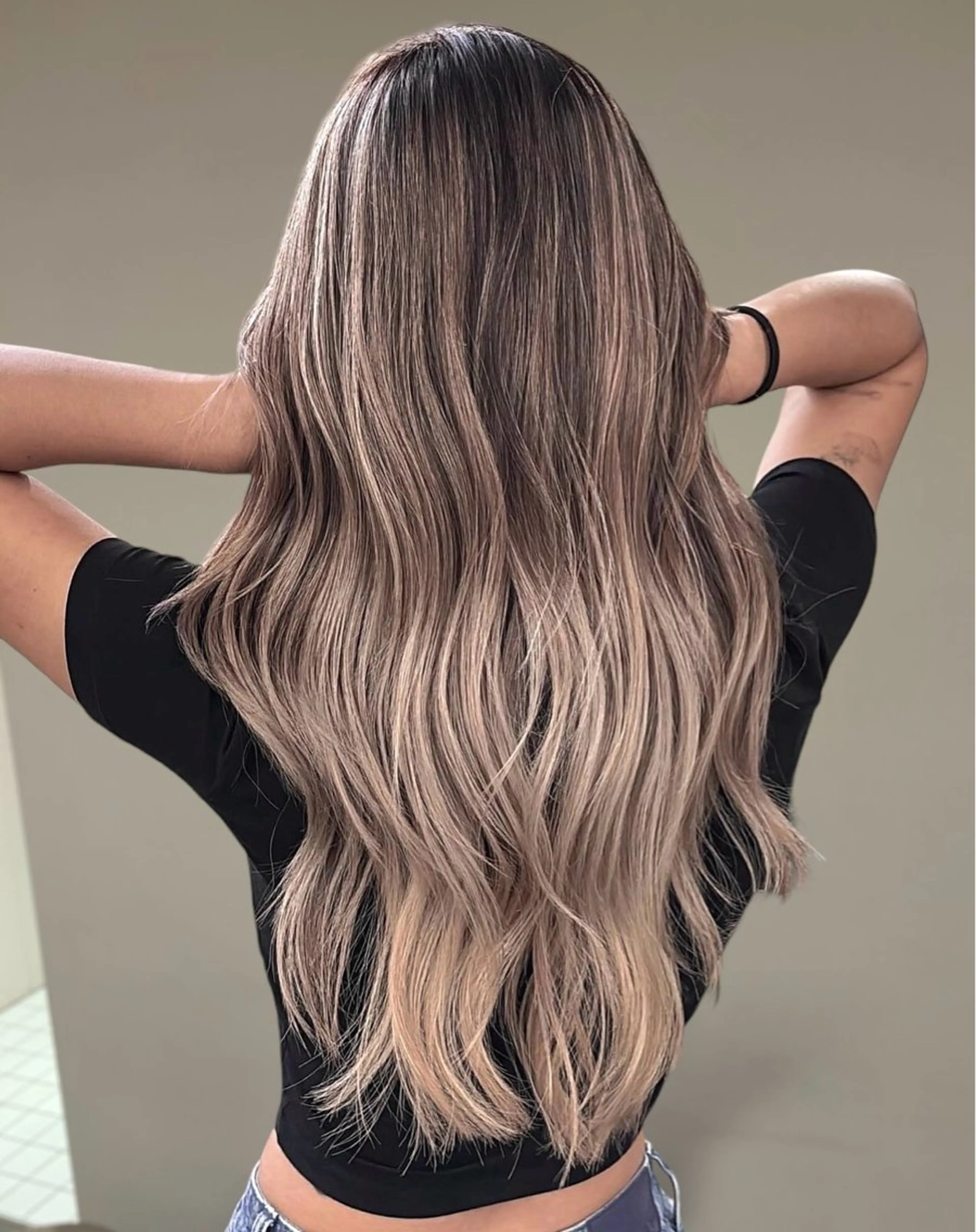 ロング カラー バレイヤージュ レイヤーカット ヘアカラー トリートメント ケア剤オタク×海外 ヘア長谷川裕起のヘアスタイル