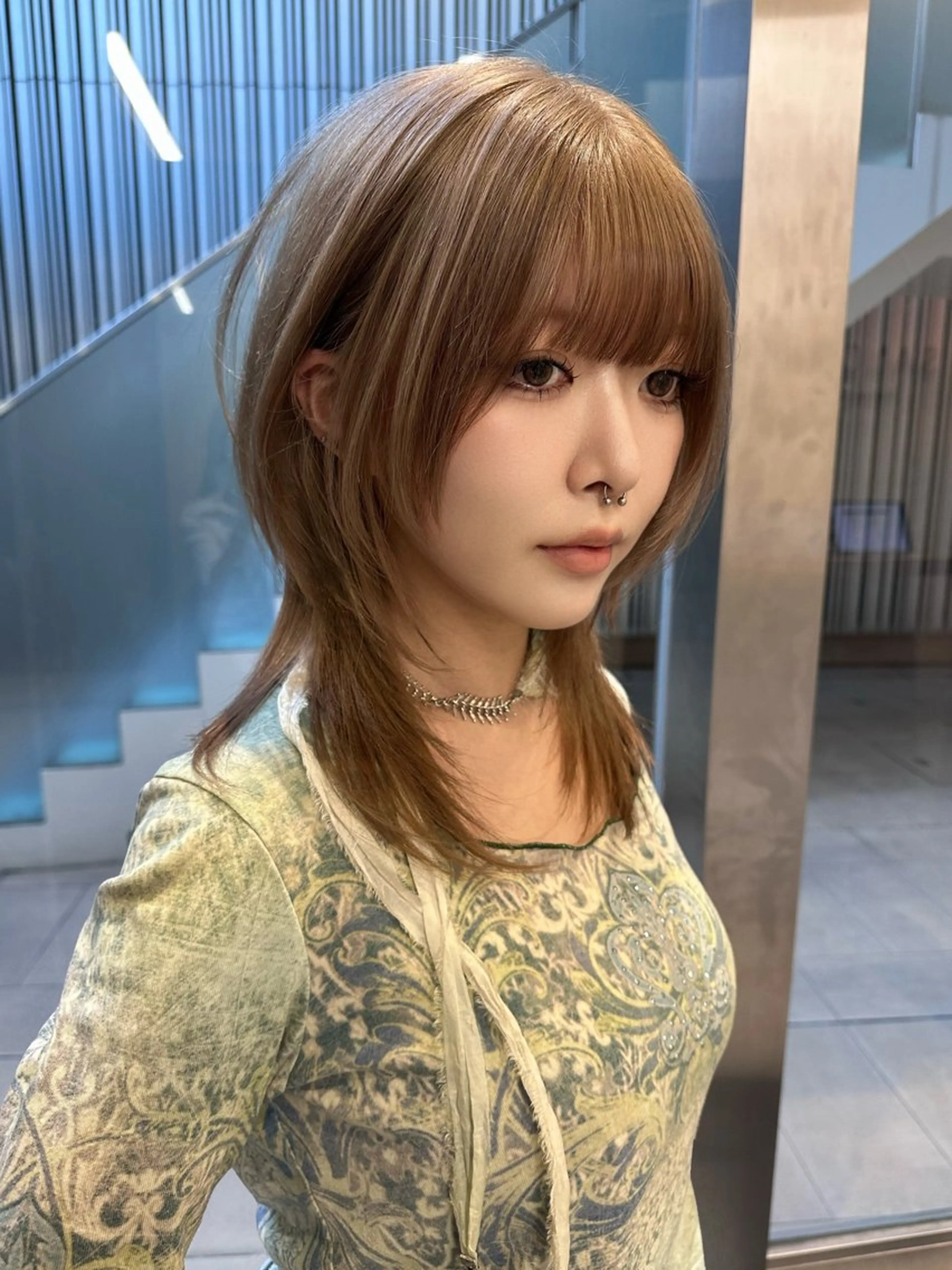 ミディアム カット ヘアカラー トリートメント RiA/レイヤーカッ ト/ハッシュカットのヘアスタイル