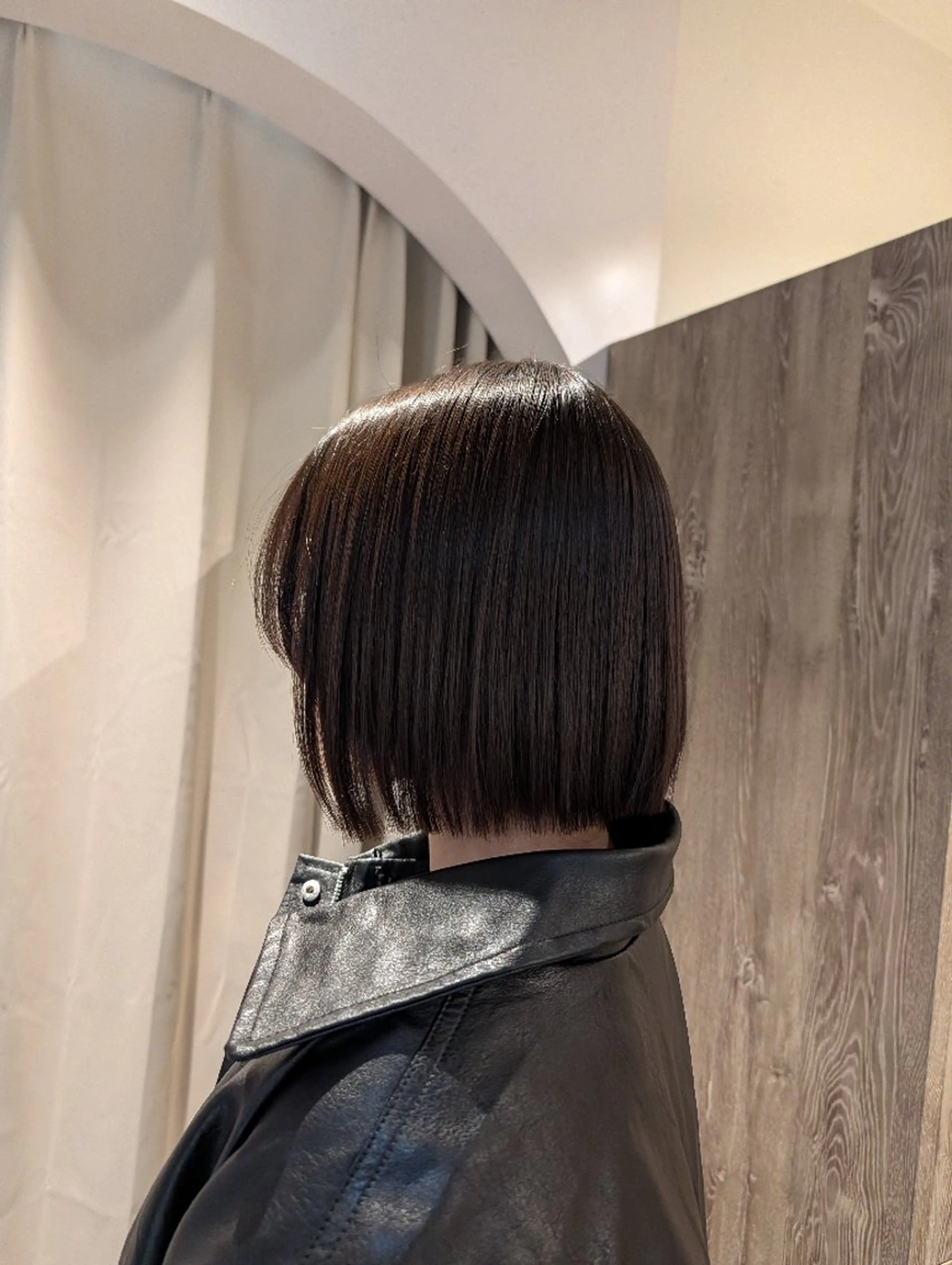 ミディアム カット alushe 岡 陽子のヘアスタイル