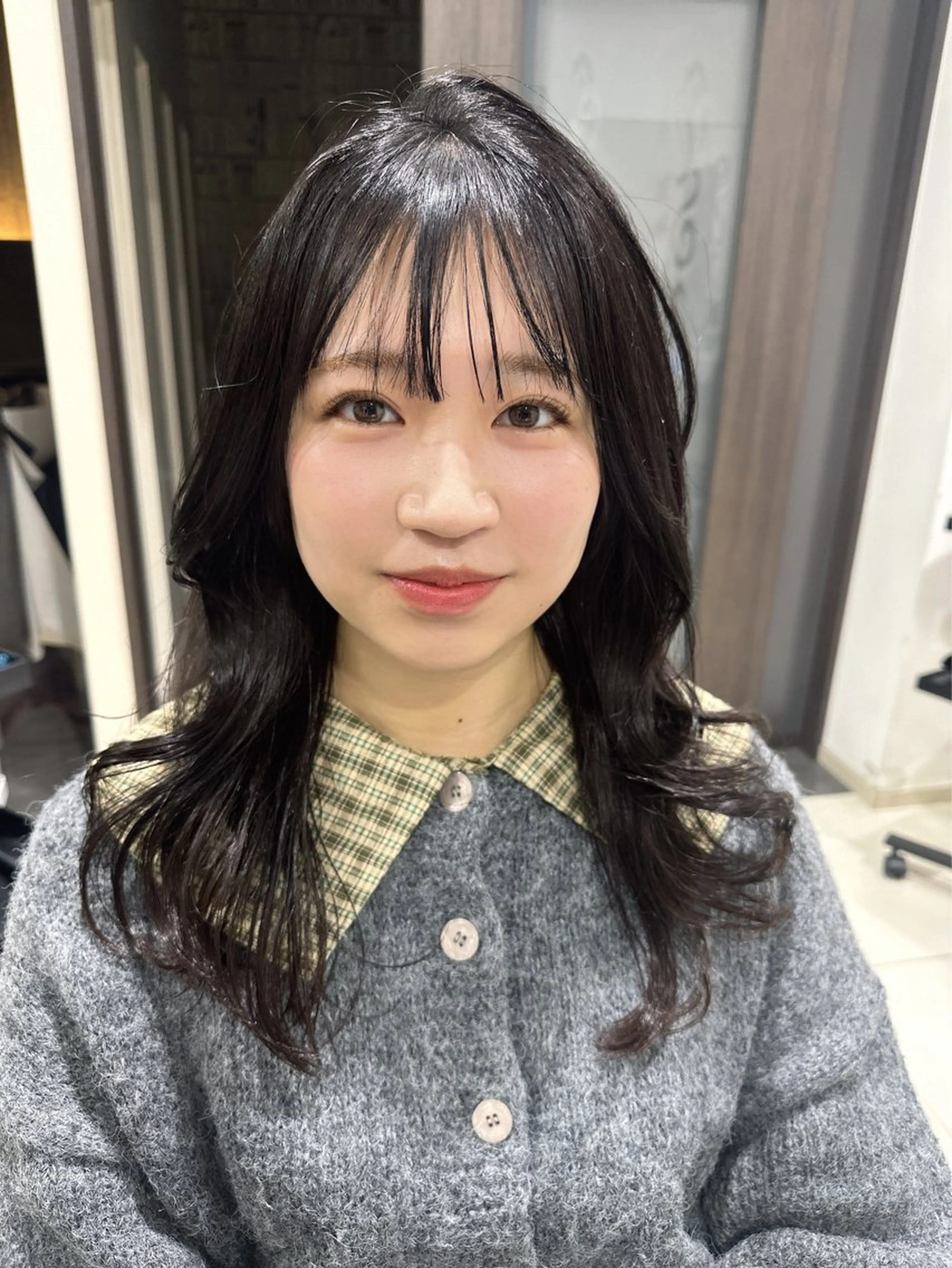 ロング くびれヘア 韓国風ヘア レイヤー 艶々カラーのヘアスタイル