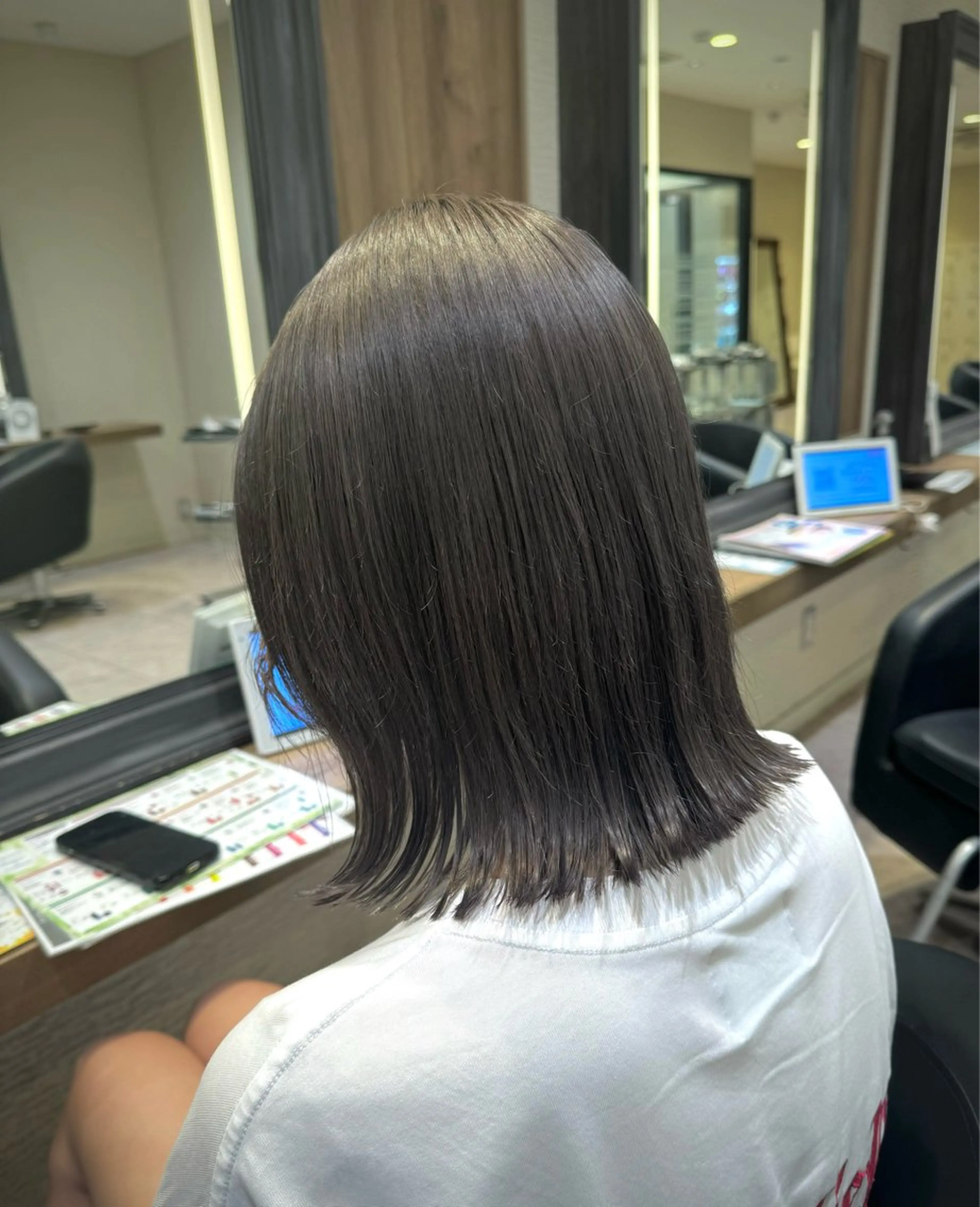 ミディアム カラー ヘアカラー トリートメント さら艶レイヤーカット 🩶Suzuneのヘアスタイル