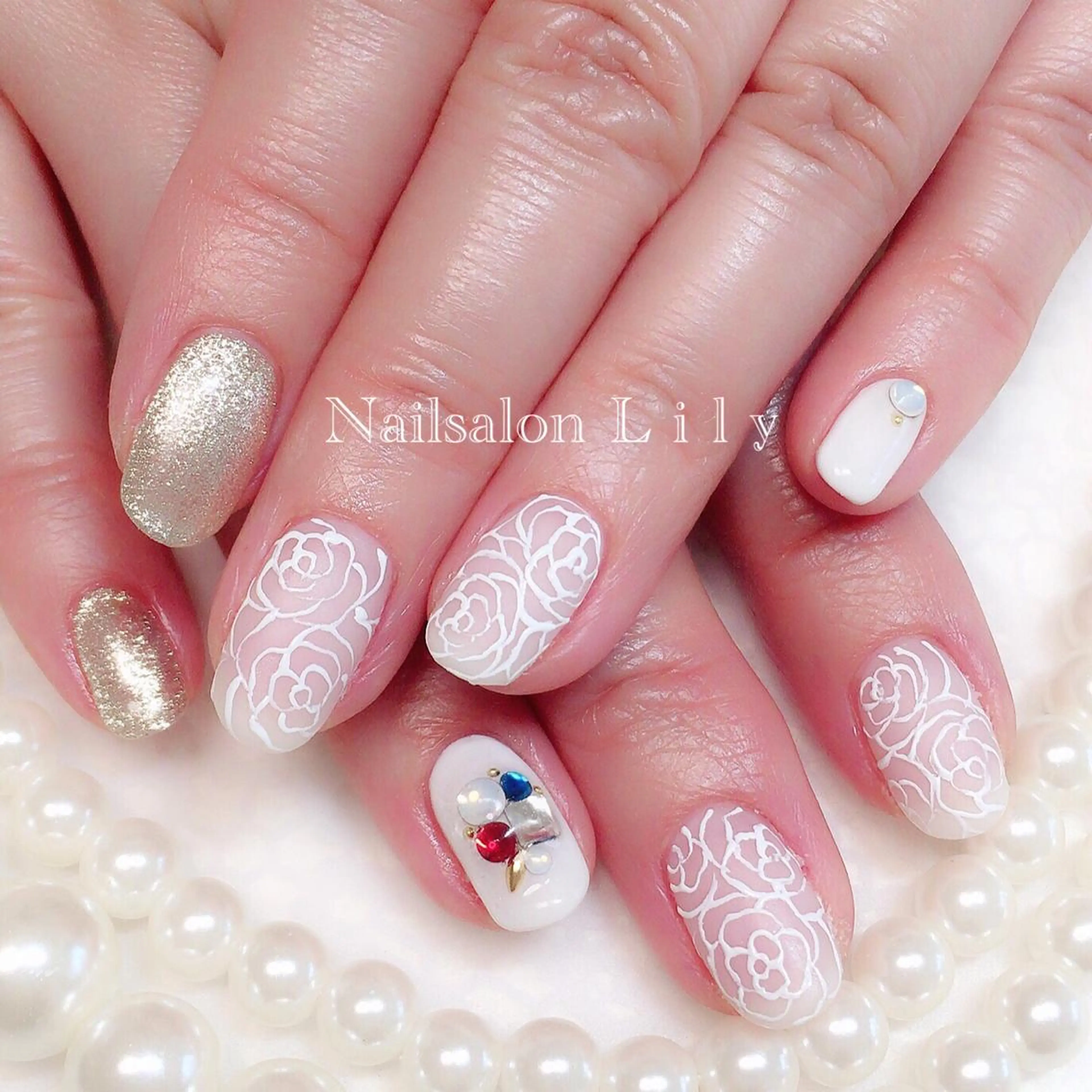 ネイル ストーンネイル ホワイト Lily*nail 🌻Mii🌻のネイルデザイン