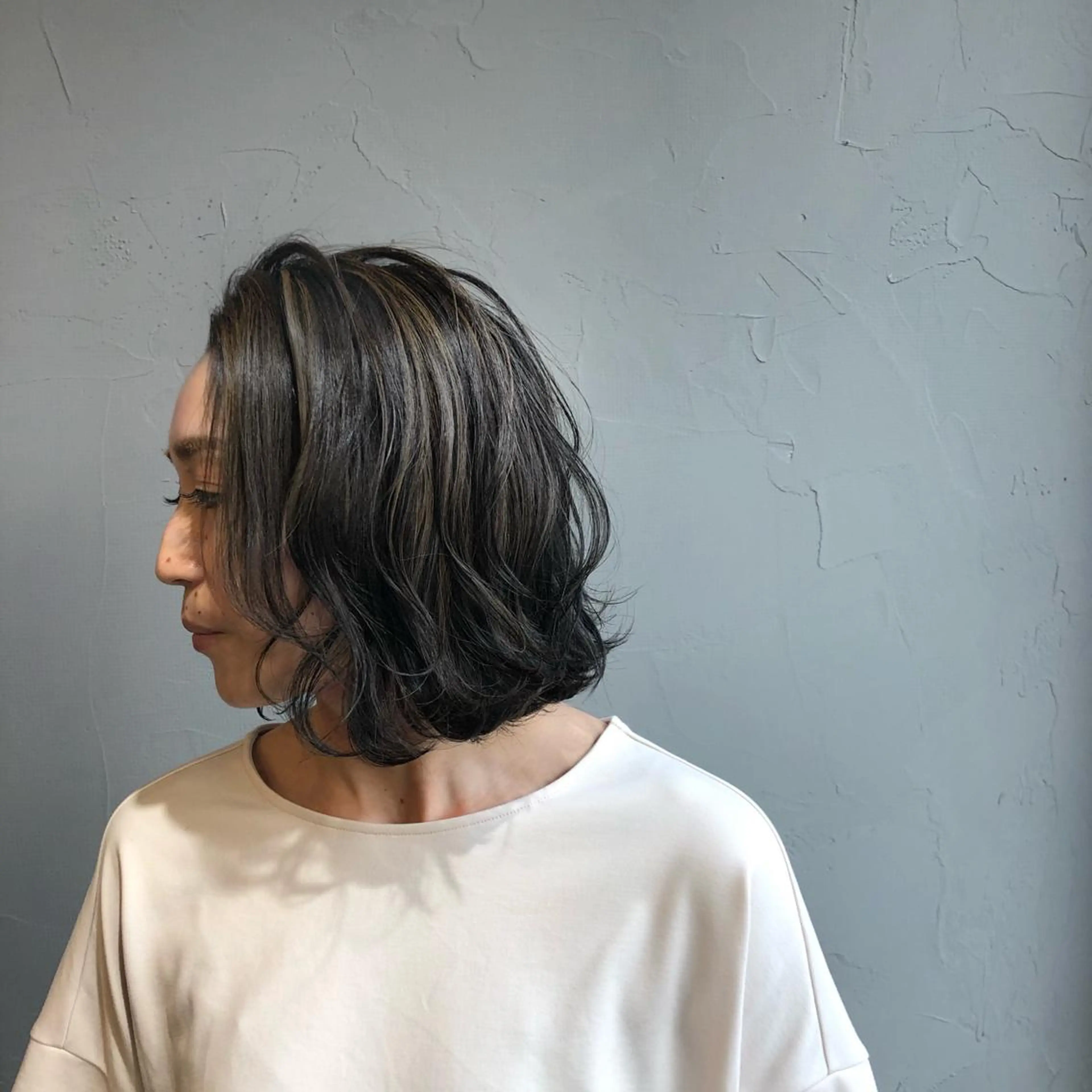 ミディアム カラー ダークグレー グレージュ ハイライトカラー ハイライト 山口 浩之のヘアスタイル