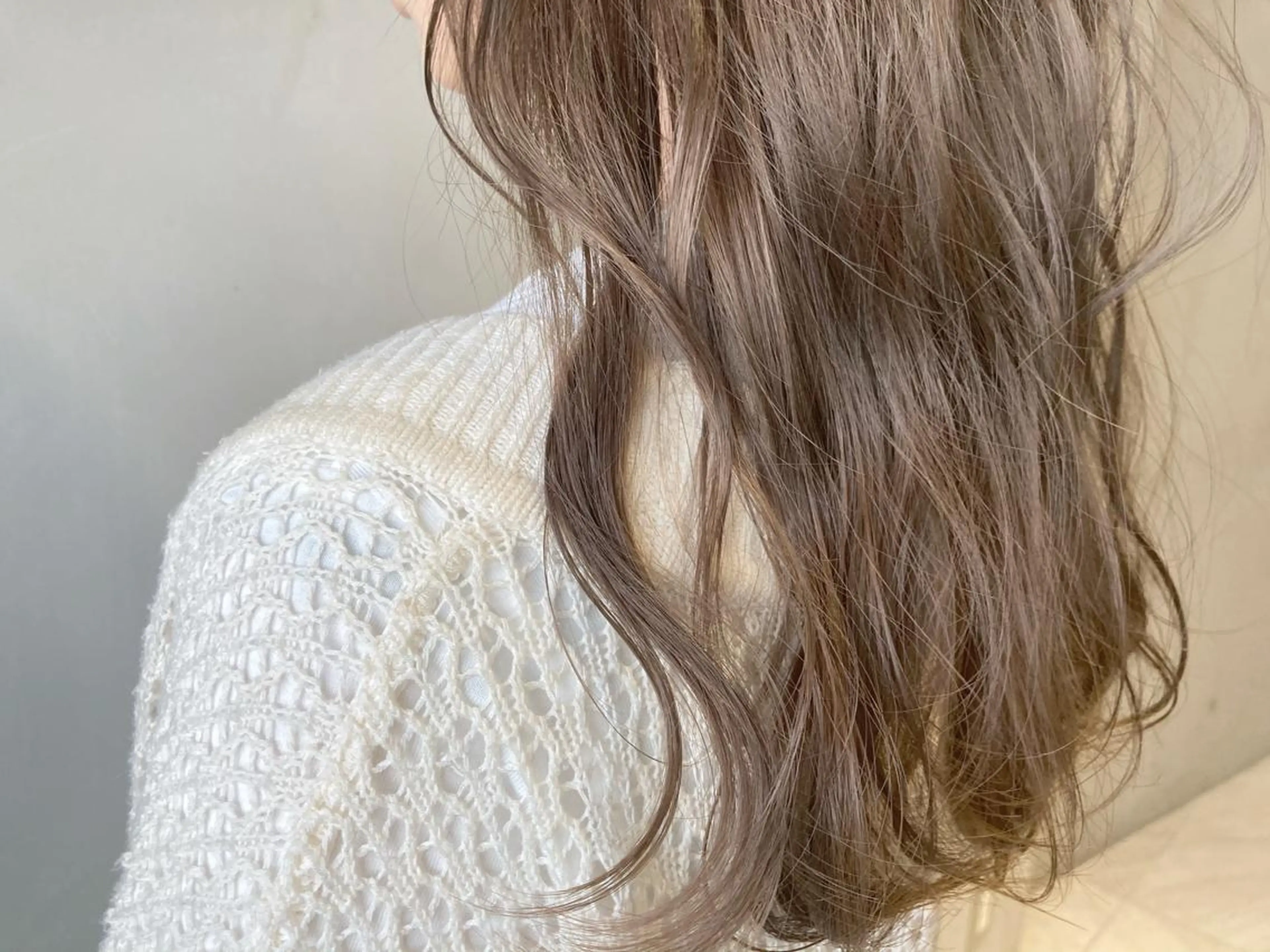 セミロング カラー ベージュカラー ハイトーンカラー ハイトーンベージュ オリーブ透明感カラー 表参道/MIKUのヘアスタイル