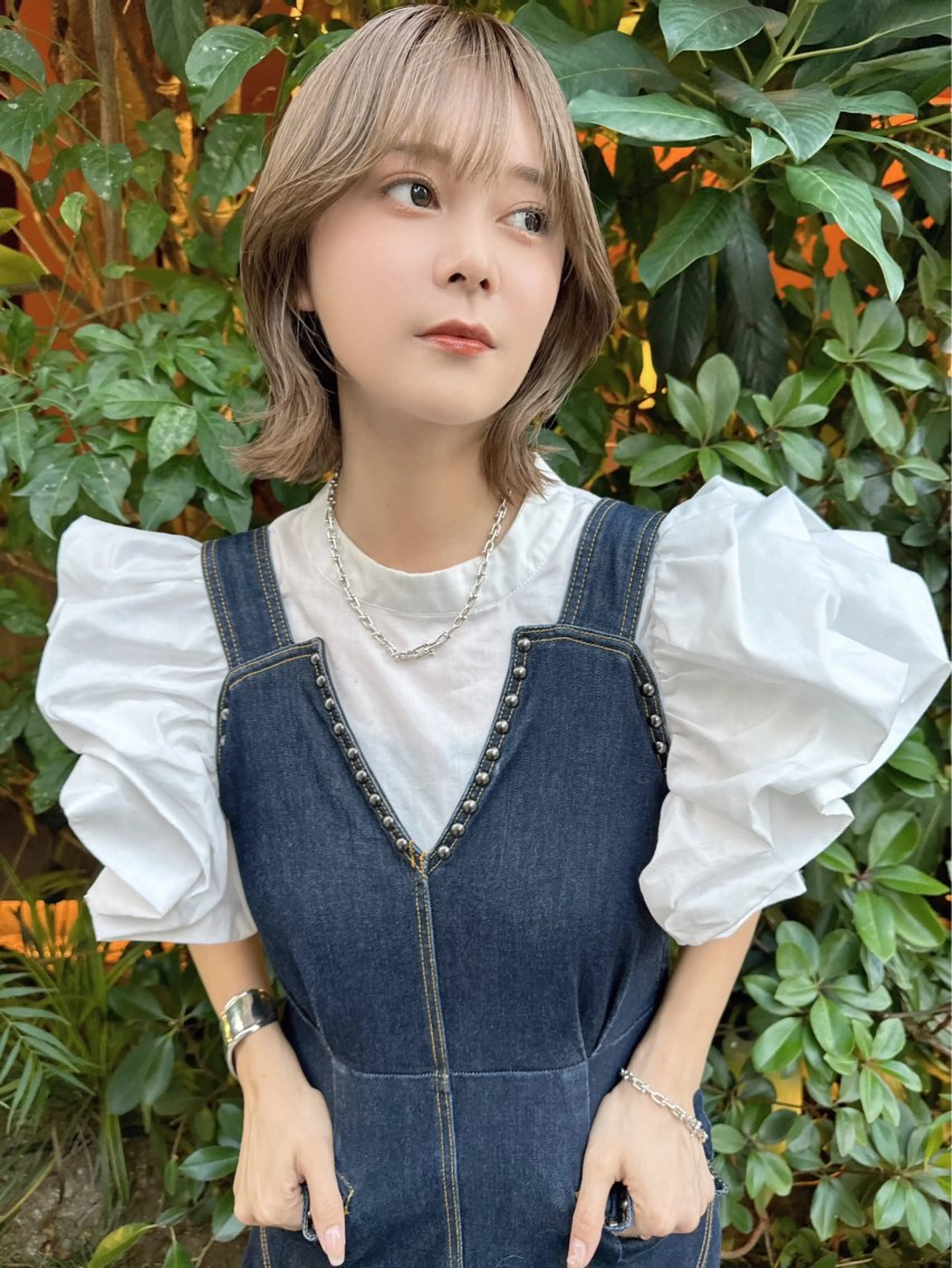 カラー ボブ AIRI layer cut hairのヘアスタイル