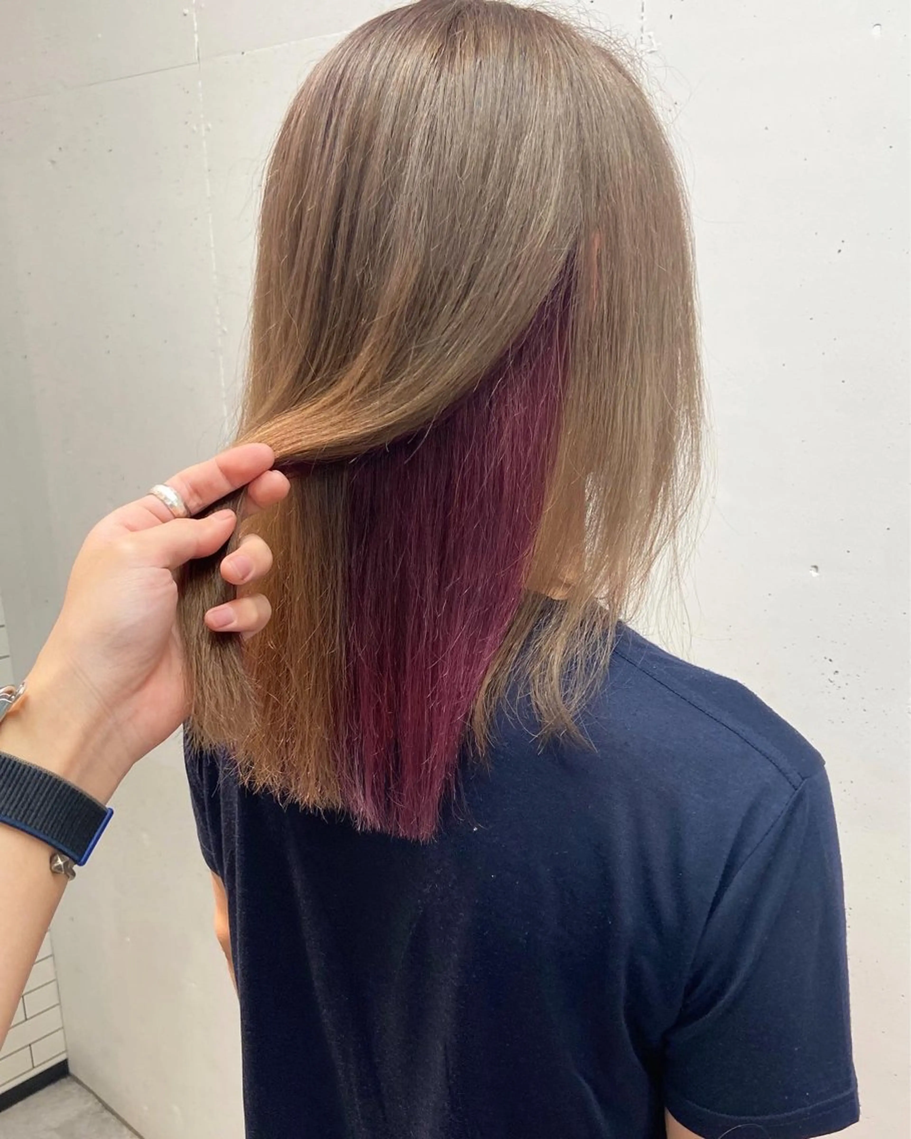 ミディアム カラー ベージュカラー インナーカラー ミルクティーベージュ ピンクカラー バイオレットカラー ヘアカラー トリートメント ウルフカット レイヤーカット上柿のヘアスタイル
