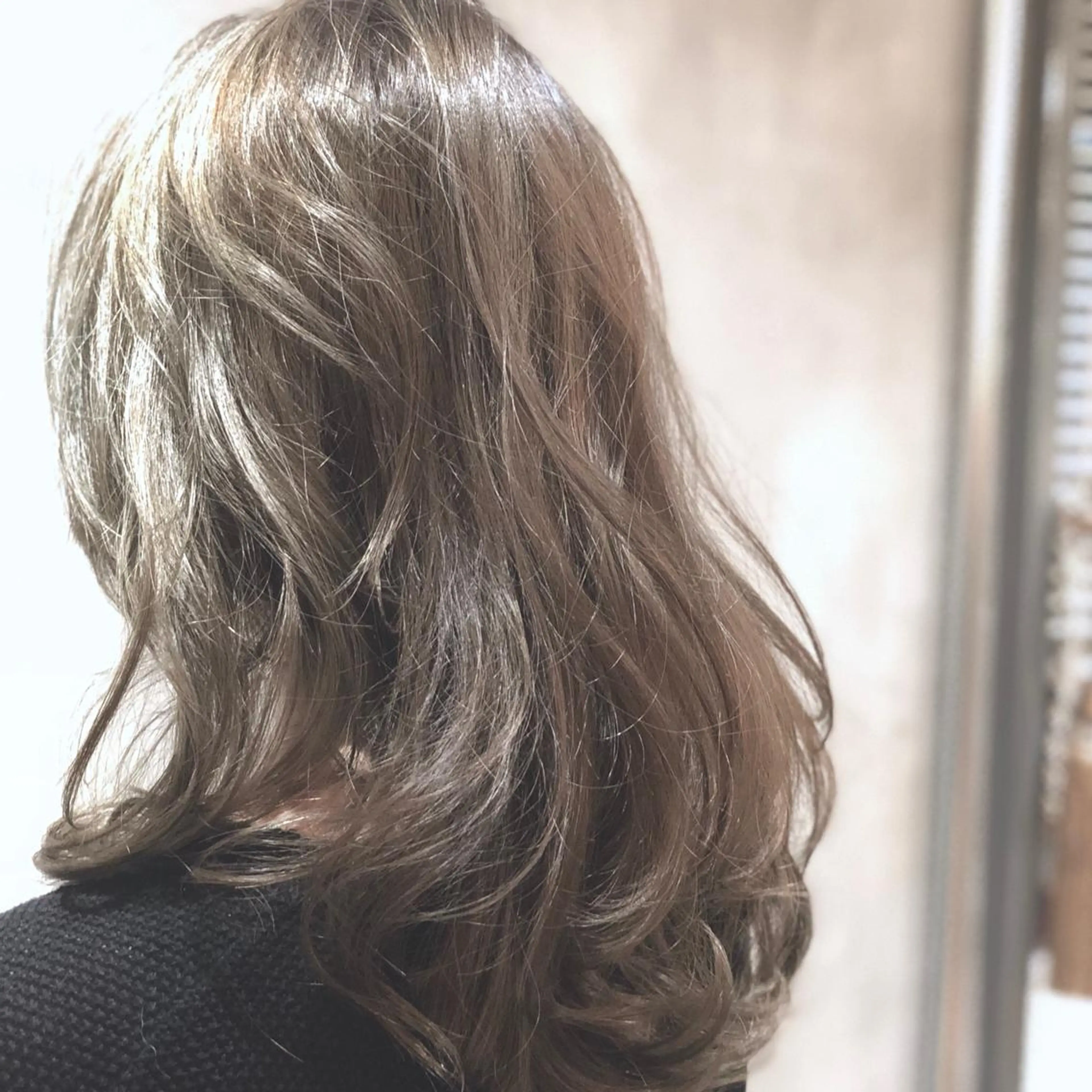 ミディアム カラー アッシュ グレージュ カット ヘアカラー トリートメント las PAVILIONのヘアスタイル
