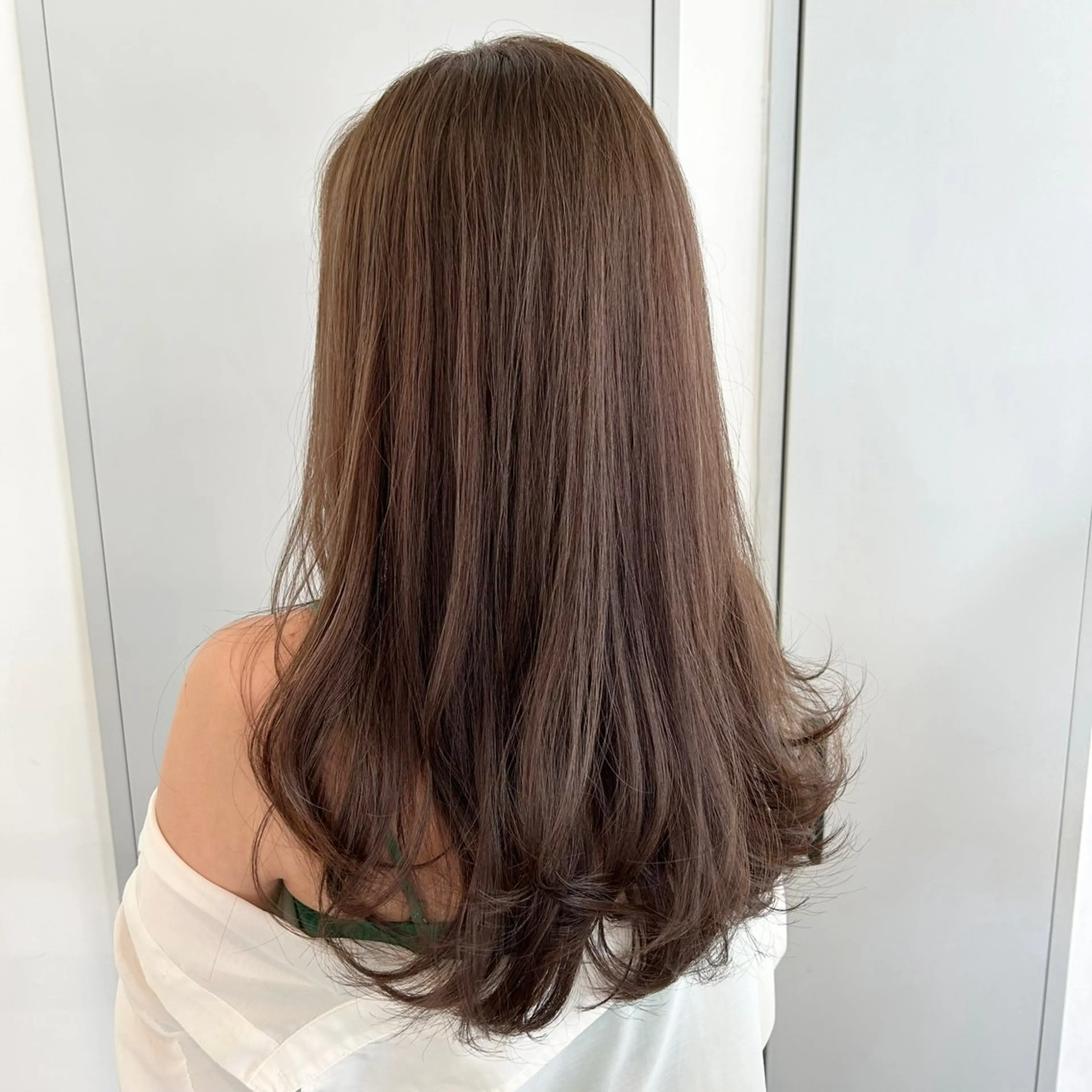 ロング カラー ベージュカラー レイヤーカット 烏丸/顔周りカット/ くびれヘア/奈実のヘアスタイル