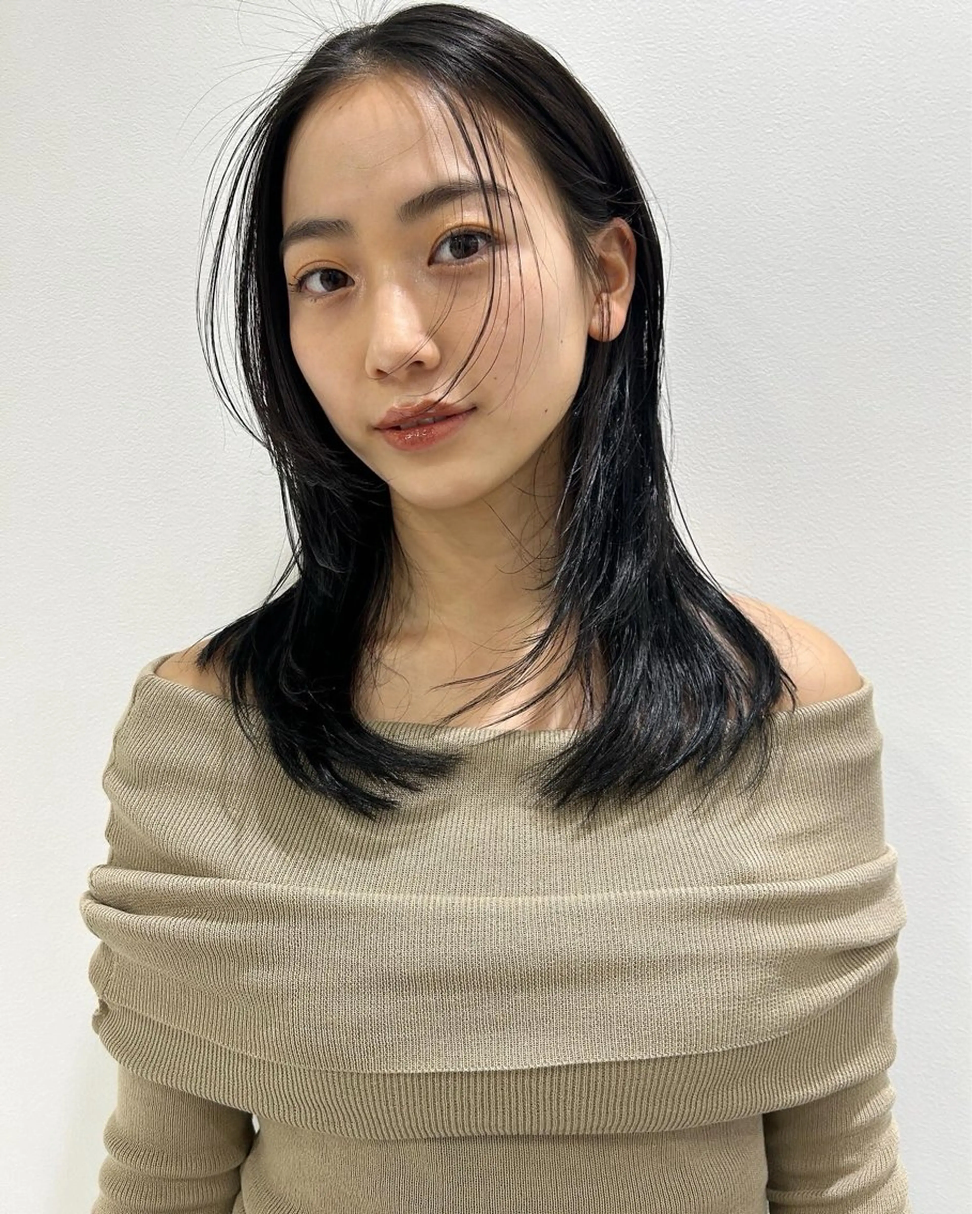 セミロング レイヤーカット/ 透明感カラーmikuのヘアスタイル