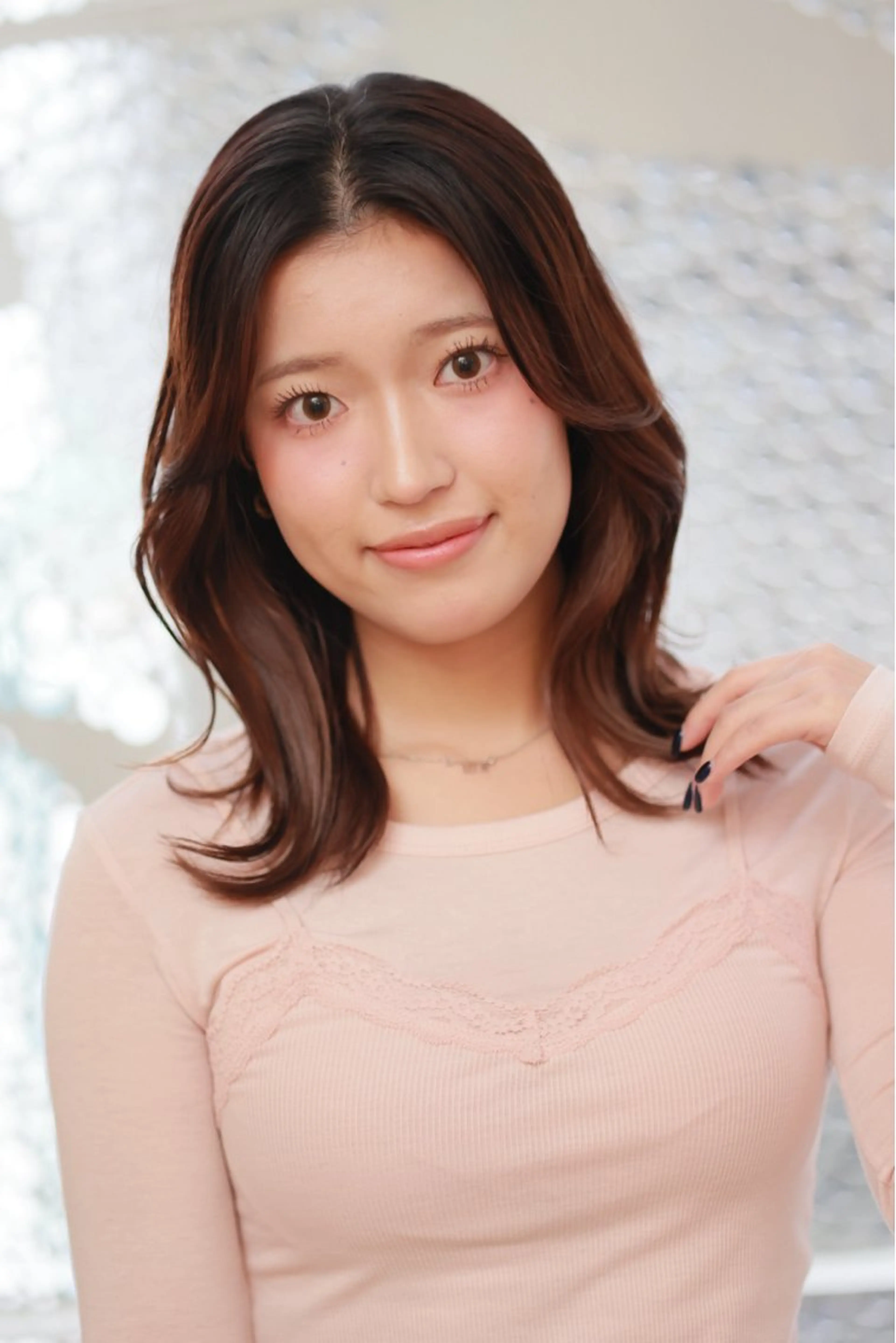 ミディアム くびれヘア 外ハネヘア 中嶋偲月🌙 艶カラー/縮毛矯正のヘアスタイル