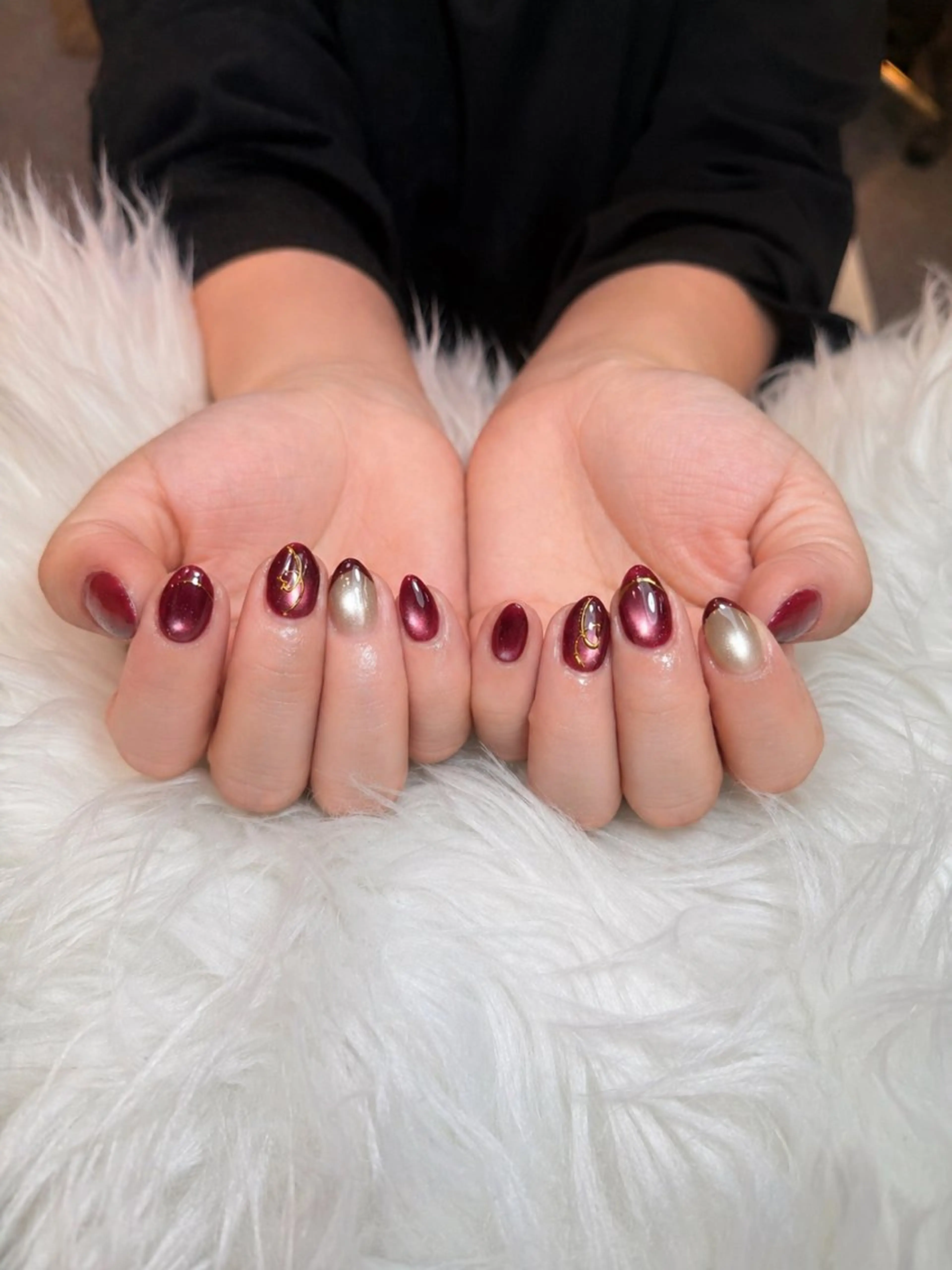 ネイル ボルドー ジェルネイル キラキラネイル マグネットネイル 赤色 MEO MEO NAIL  守山のネイルデザイン