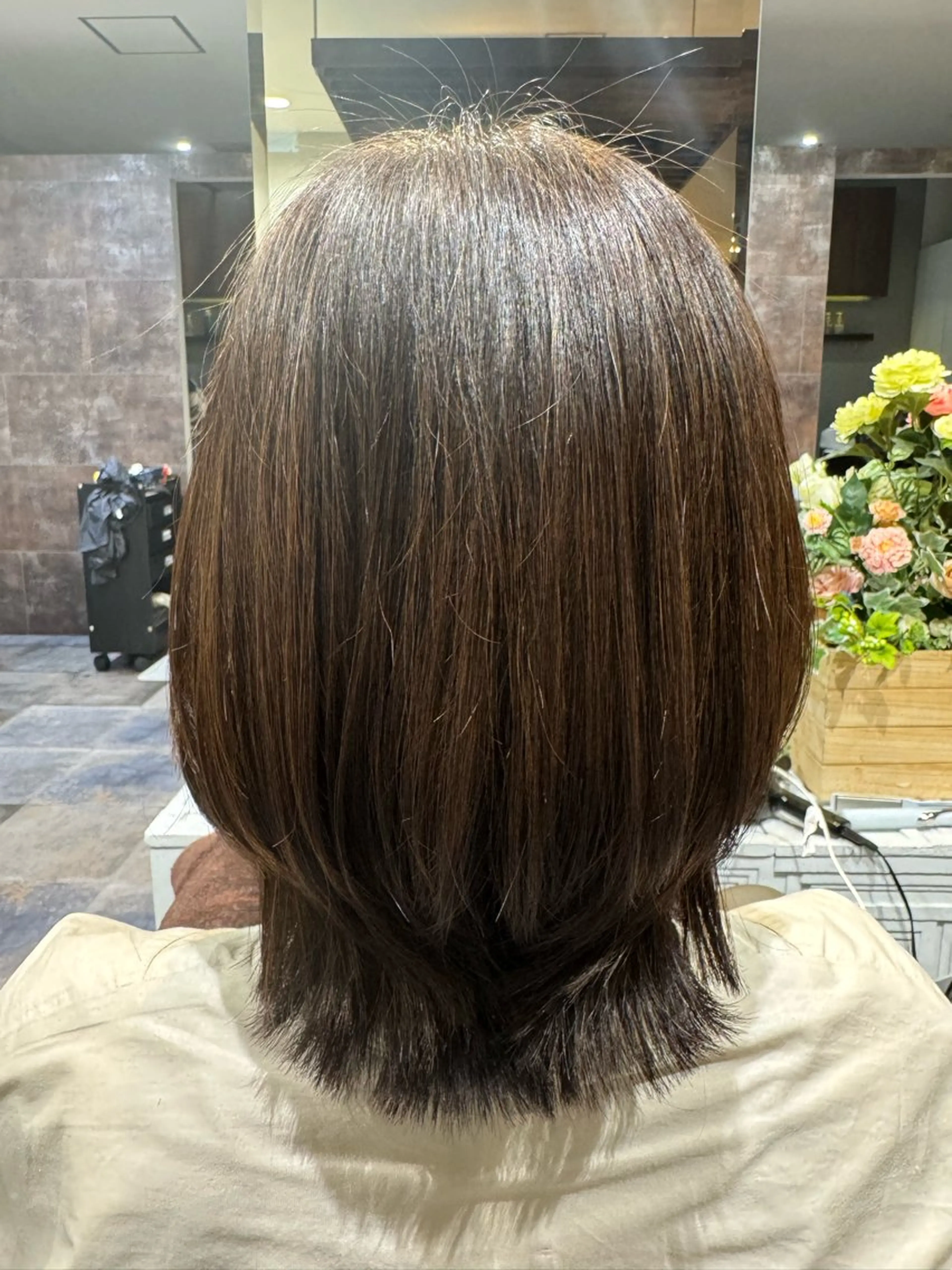 ミディアム カラー 岡村 真琴のヘアスタイル