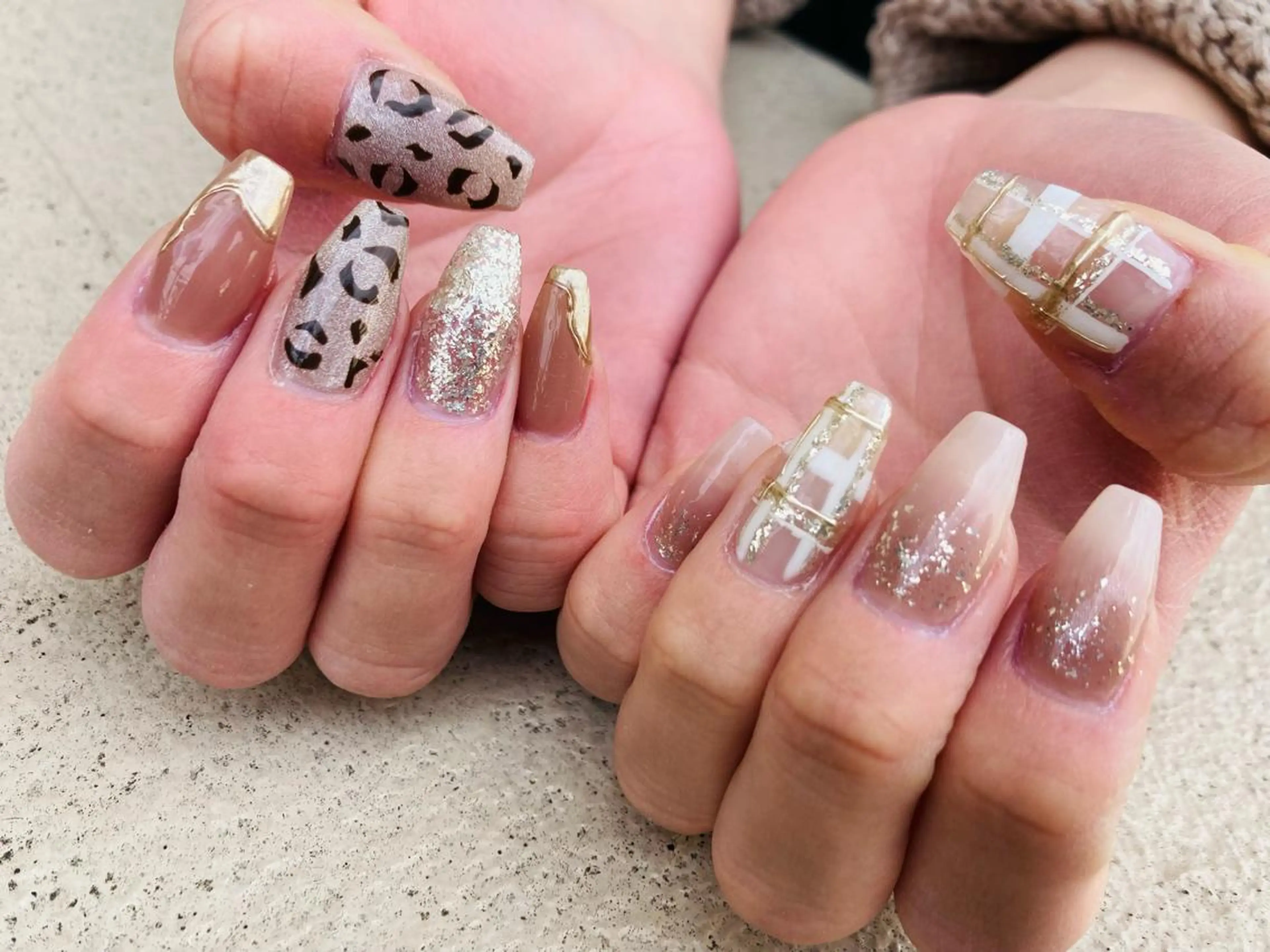 セミロング ネイル ハンドネイル フットネイル ✴︎ Delightのネイルデザイン