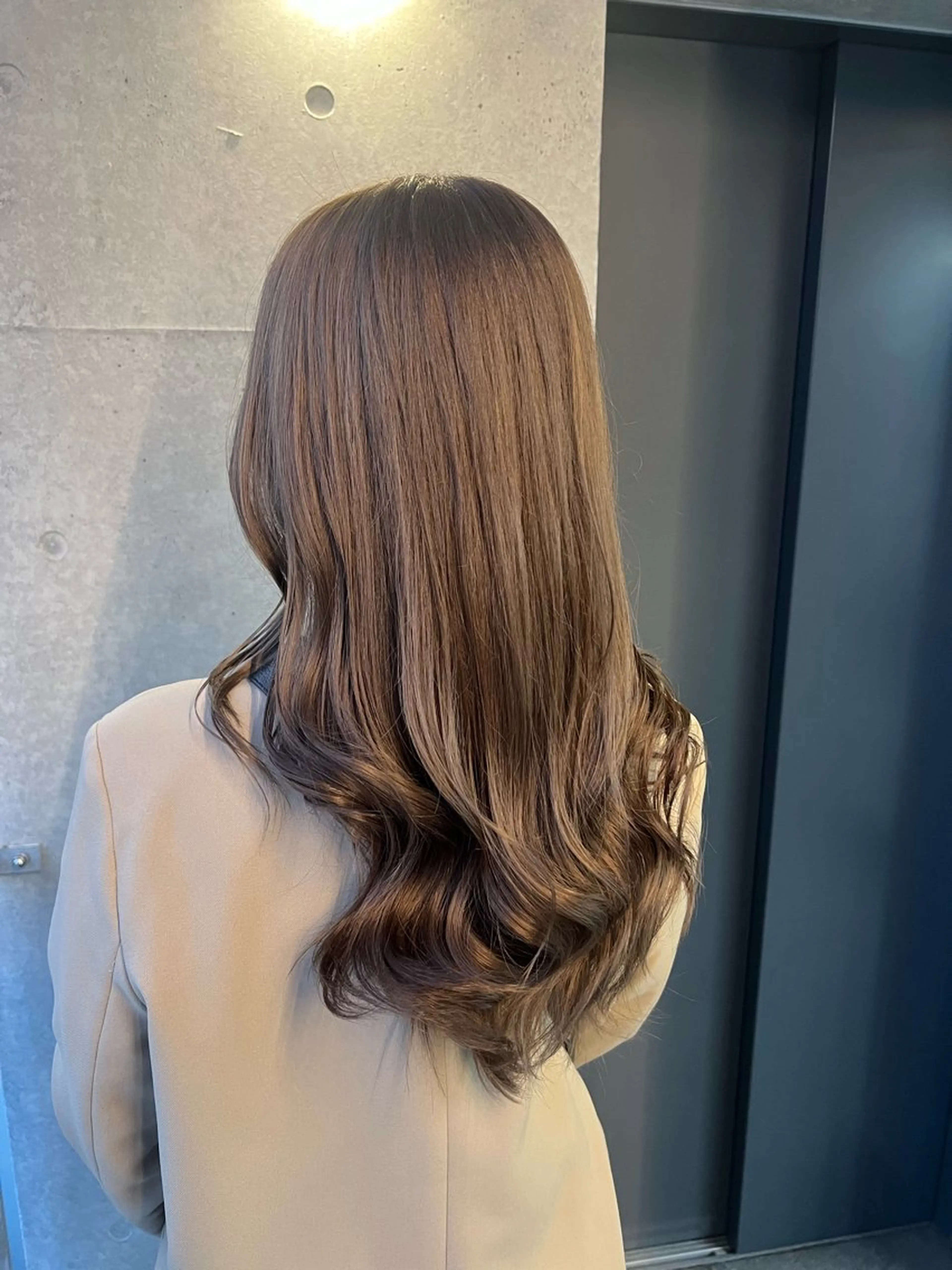 ロング カラー ベージュカラー ブリーチ グレージュ ハイライトカラー ハイトーンカラー ヘアカラー ＤＥＳＴ所属・吉野 瑳桜のヘアスタイル