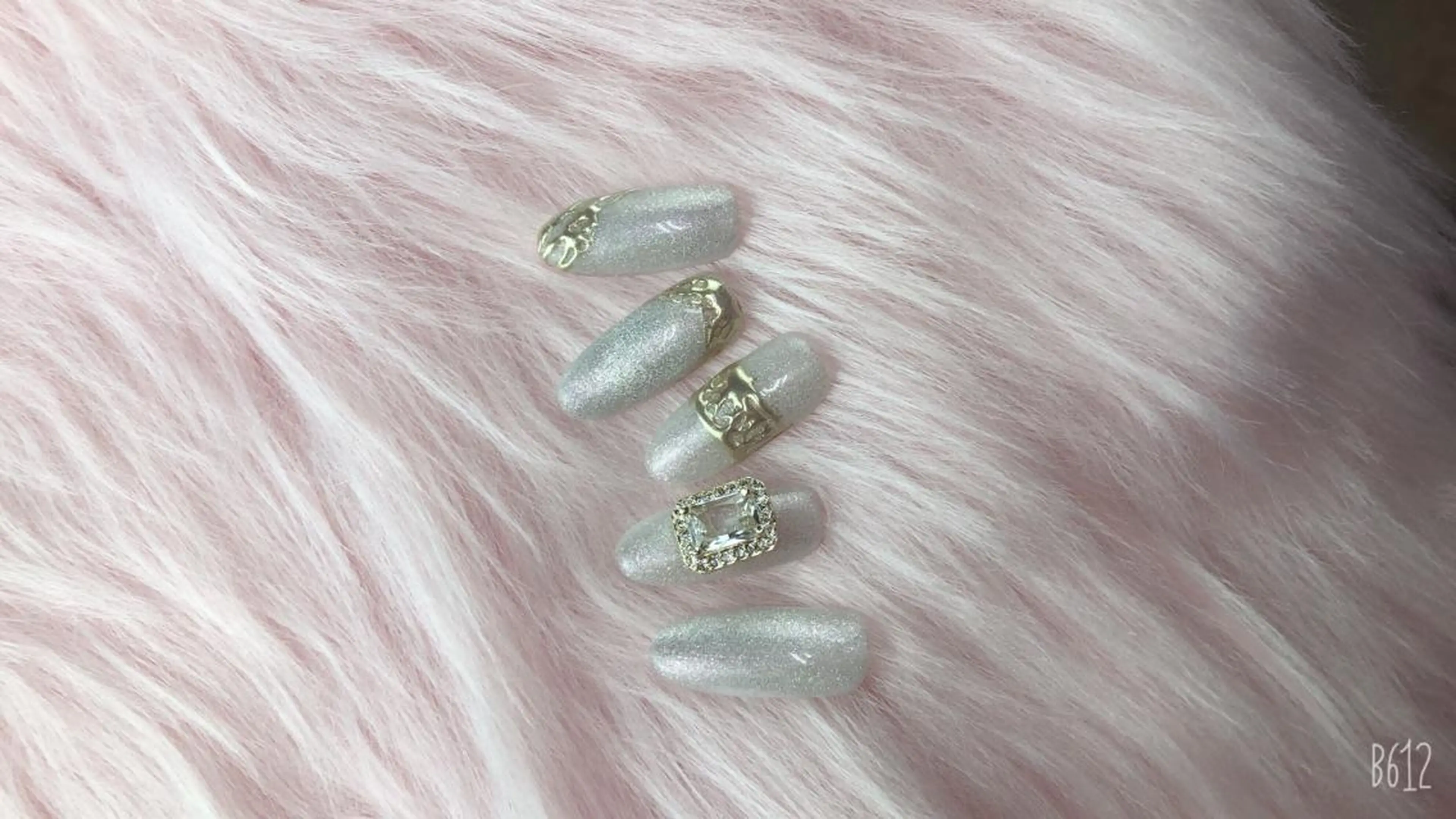 ネイル ハンドネイル MoonNail ユリ🌸のネイルデザイン