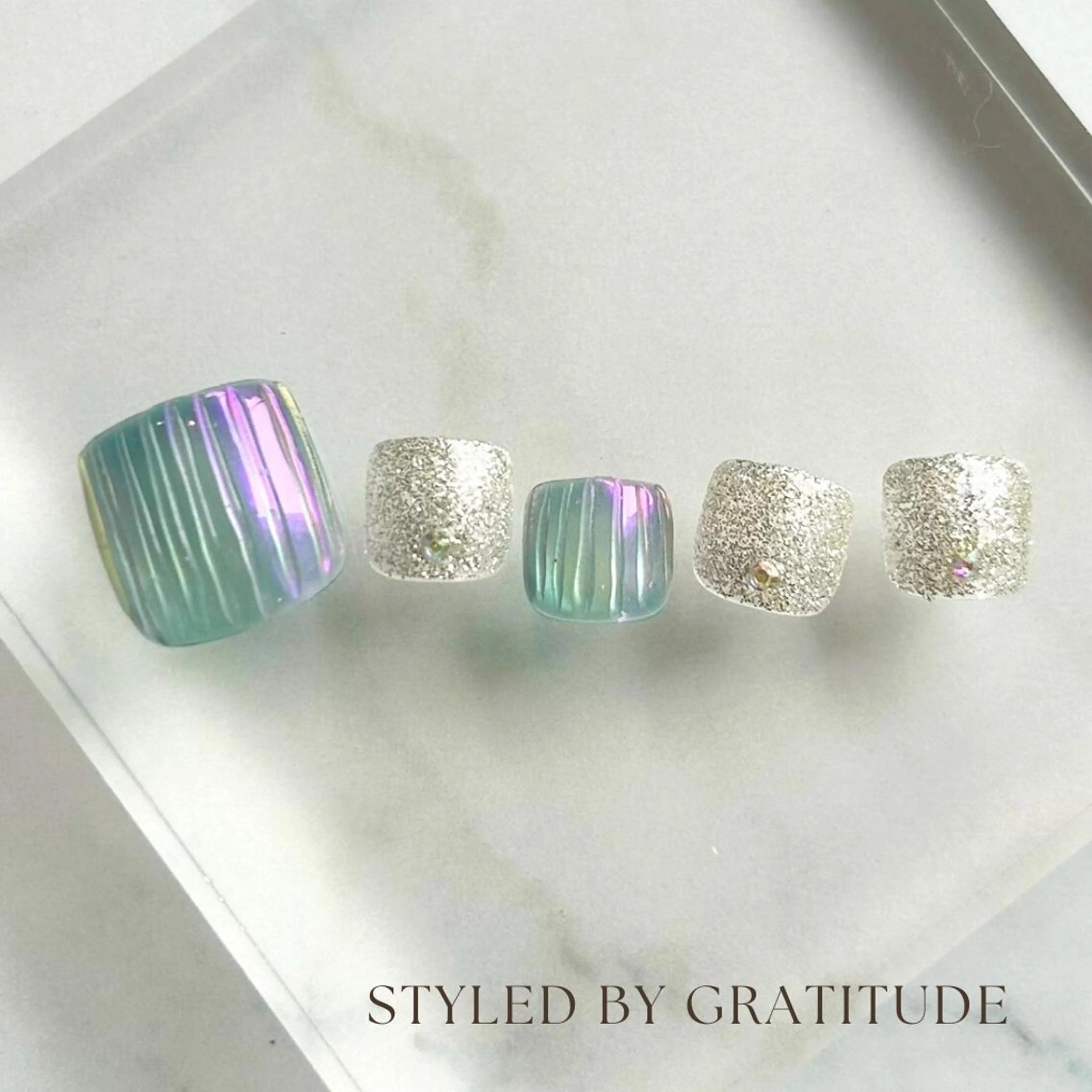ネイル フットネイル ラメ(グリッター) ミラーネイル ストーンネイル gratitude 斎藤のネイルデザイン