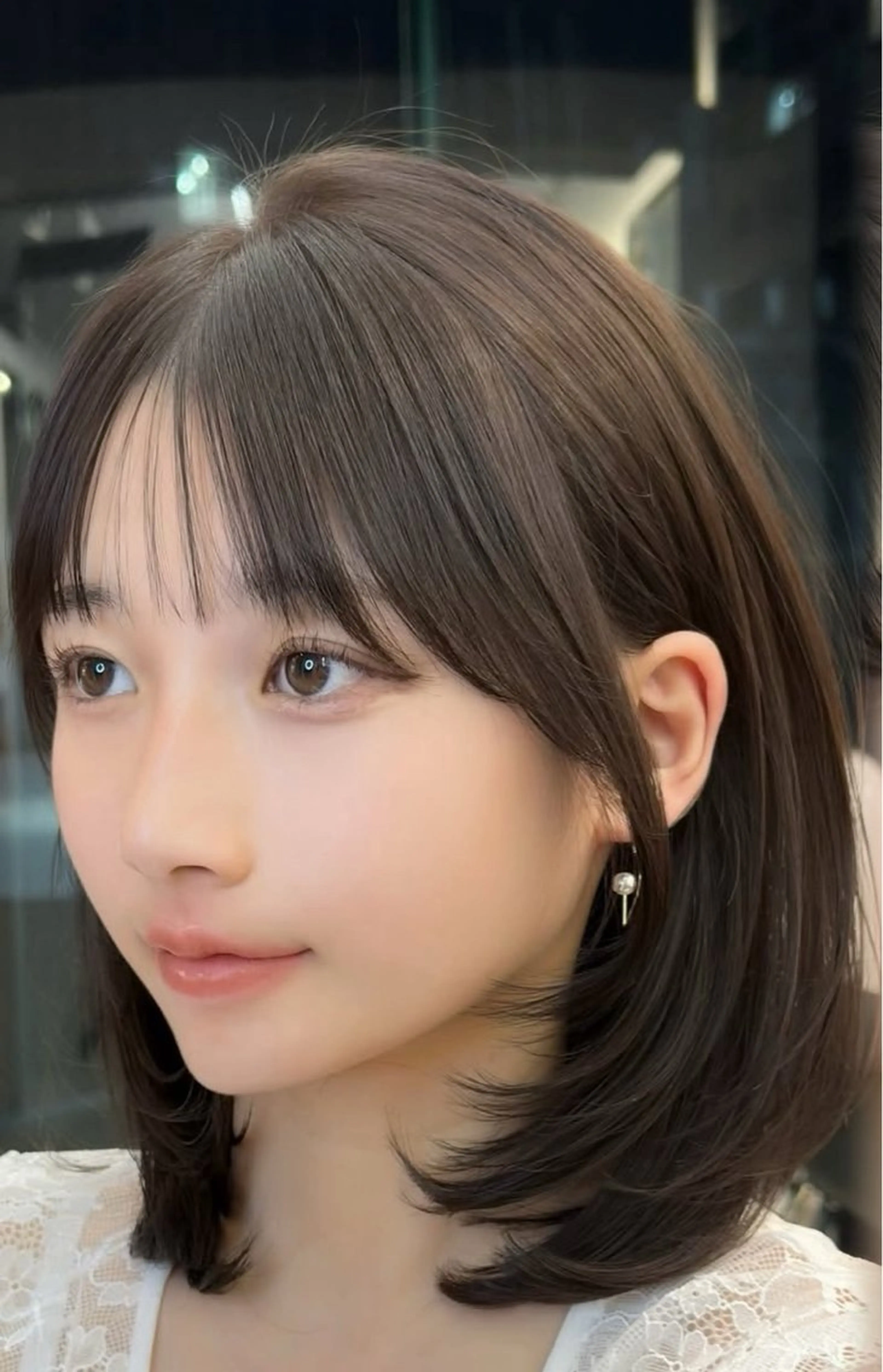 ミディアム 韓国風レイヤーカラー ライムのヘアスタイル