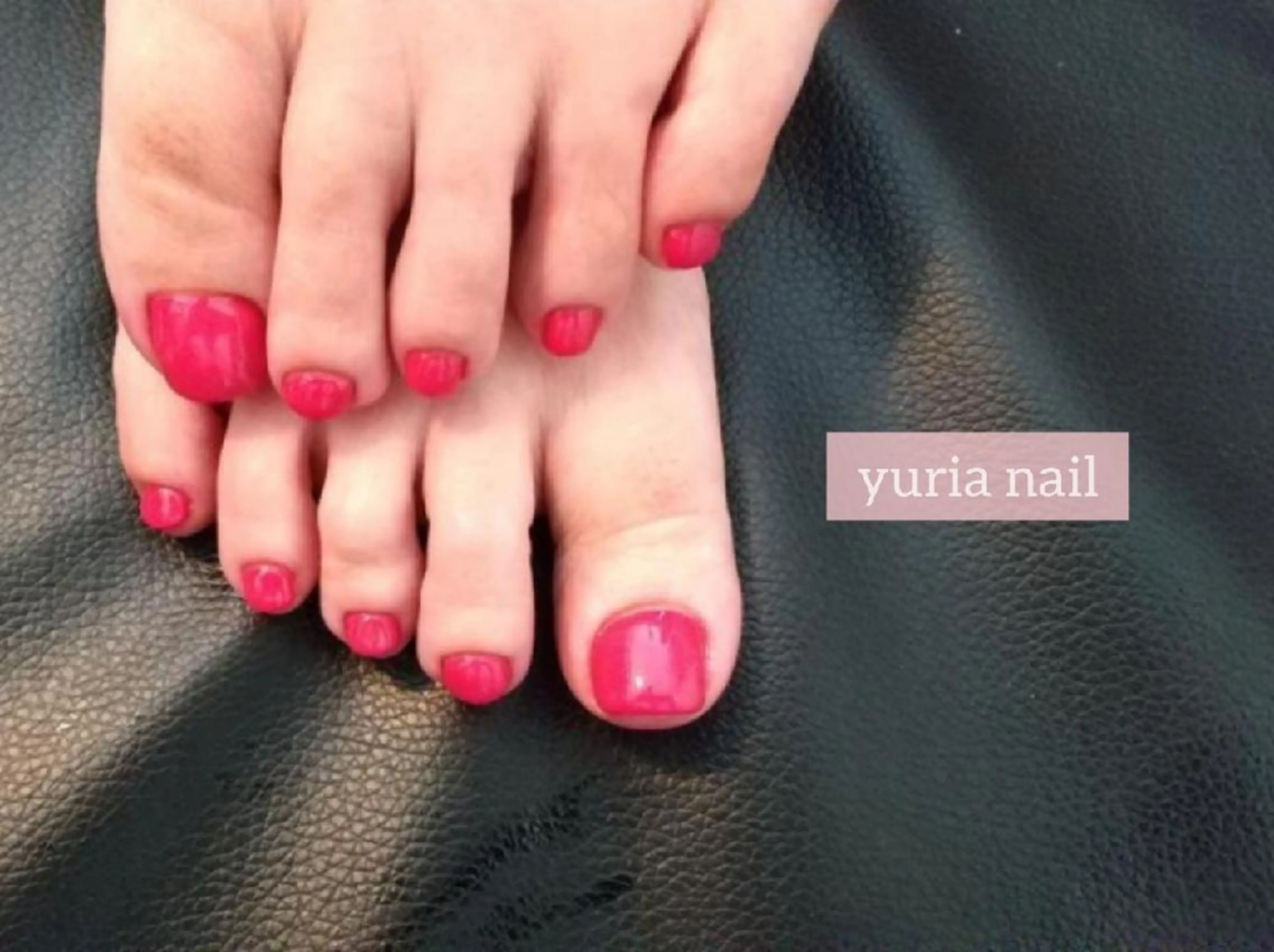 ネイル ワンカラーネイル ピンク 赤色 フットネイル 小林 ゆりあのネイルデザイン