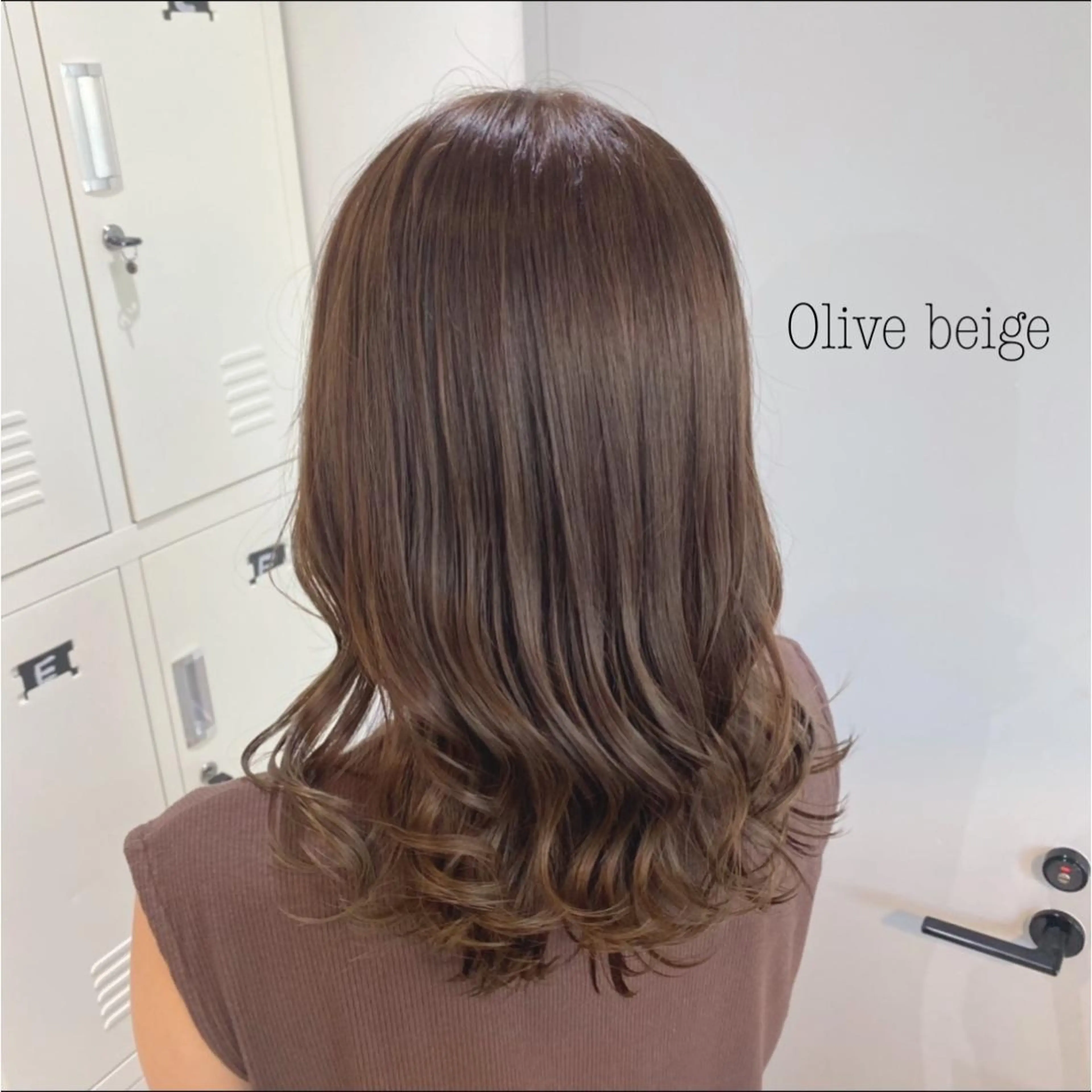 ミディアム カラー 透明感カラー グレージュ オリーブグレージュ オリーブグレー 烏丸/顔周りカット/ くびれヘア/奈実のヘアスタイル