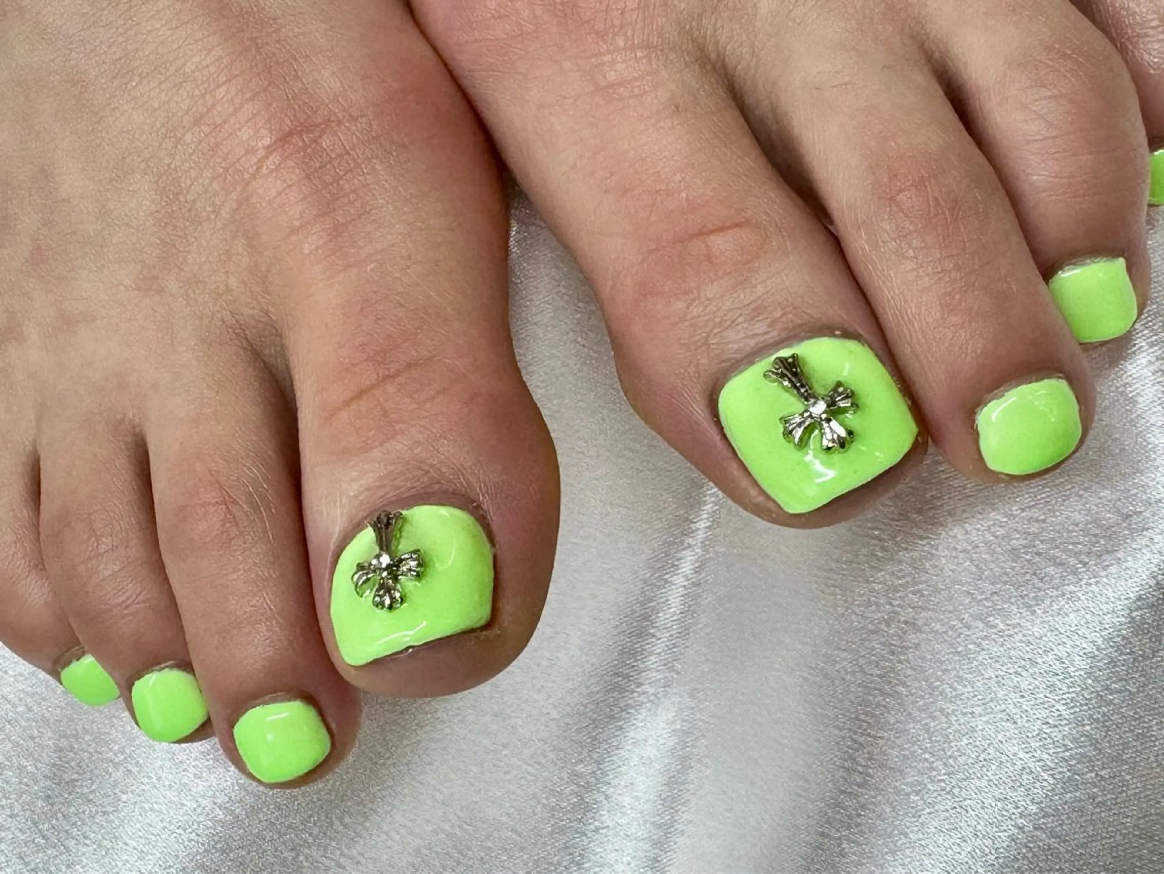 ネイル グリーン パステルネイル Lily me.のネイルデザイン