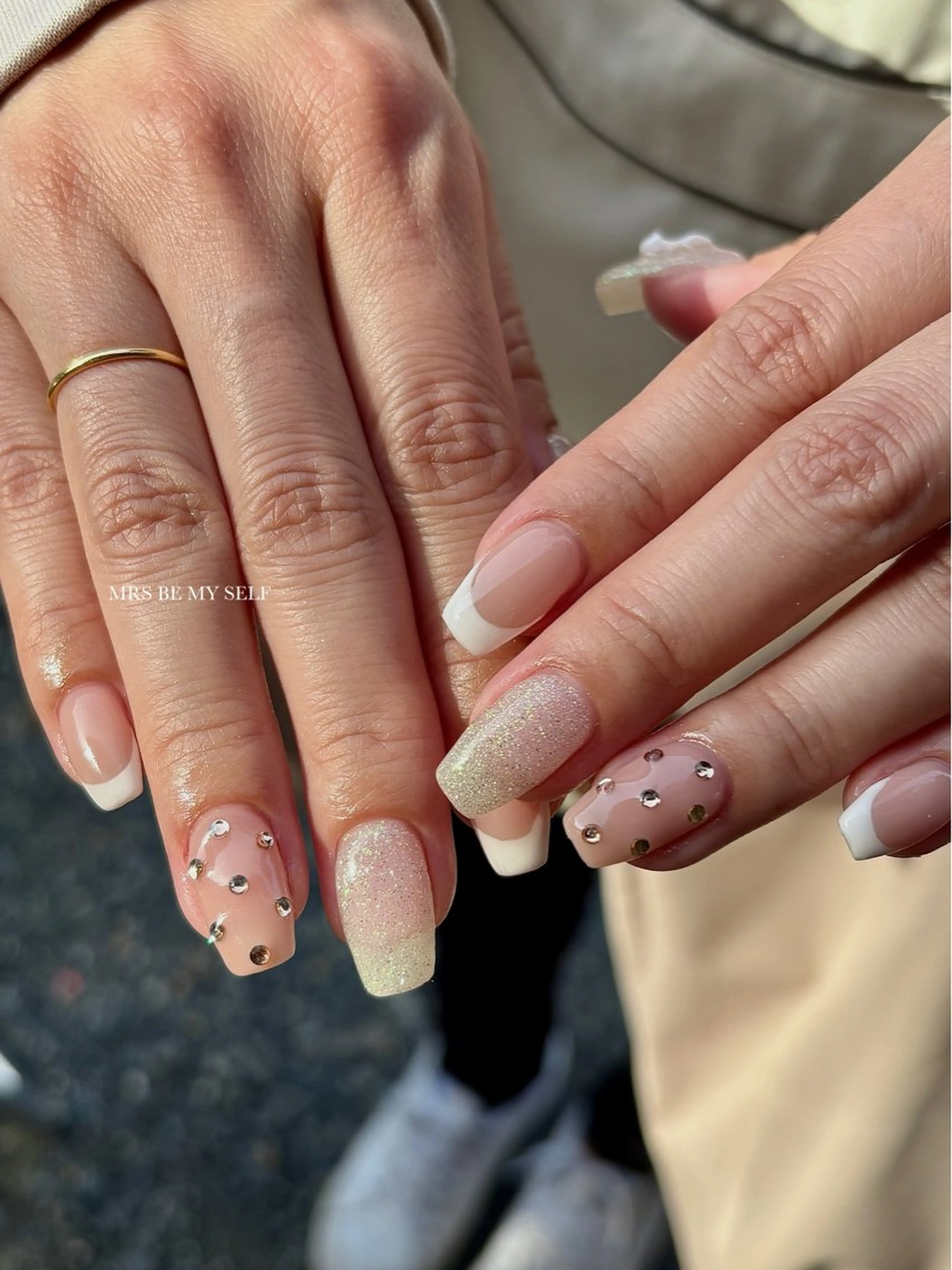 ネイル ドット フレンチネイル キラキラネイル ハンドネイル MRS/ miyu🎀のネイルデザイン