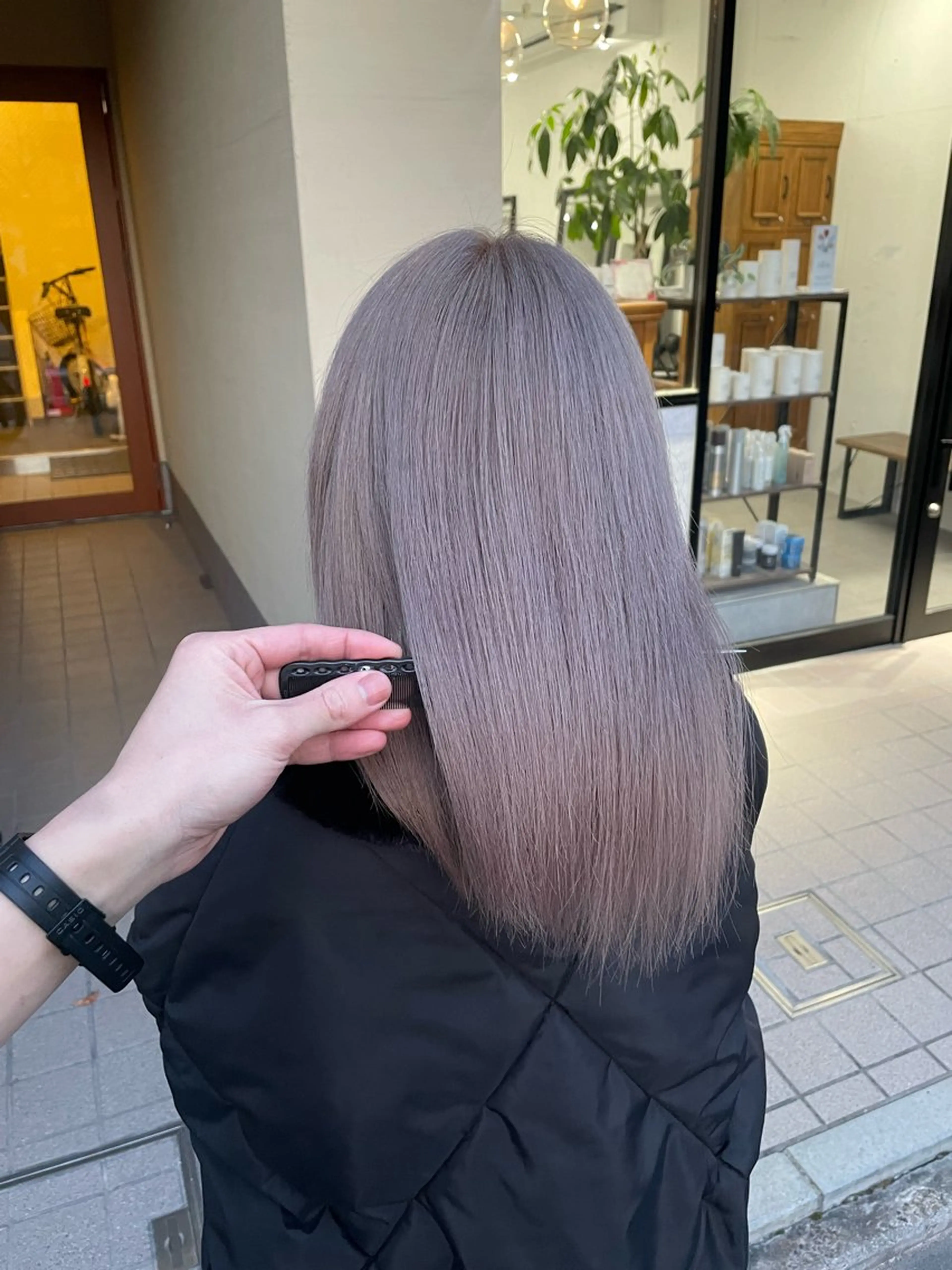 セミロング カラー ベージュカラー ブリーチ ハイトーンカラー ピンクカラー ピンクベージュ ヘアカラー トリートメント マツダ レンのヘアスタイル