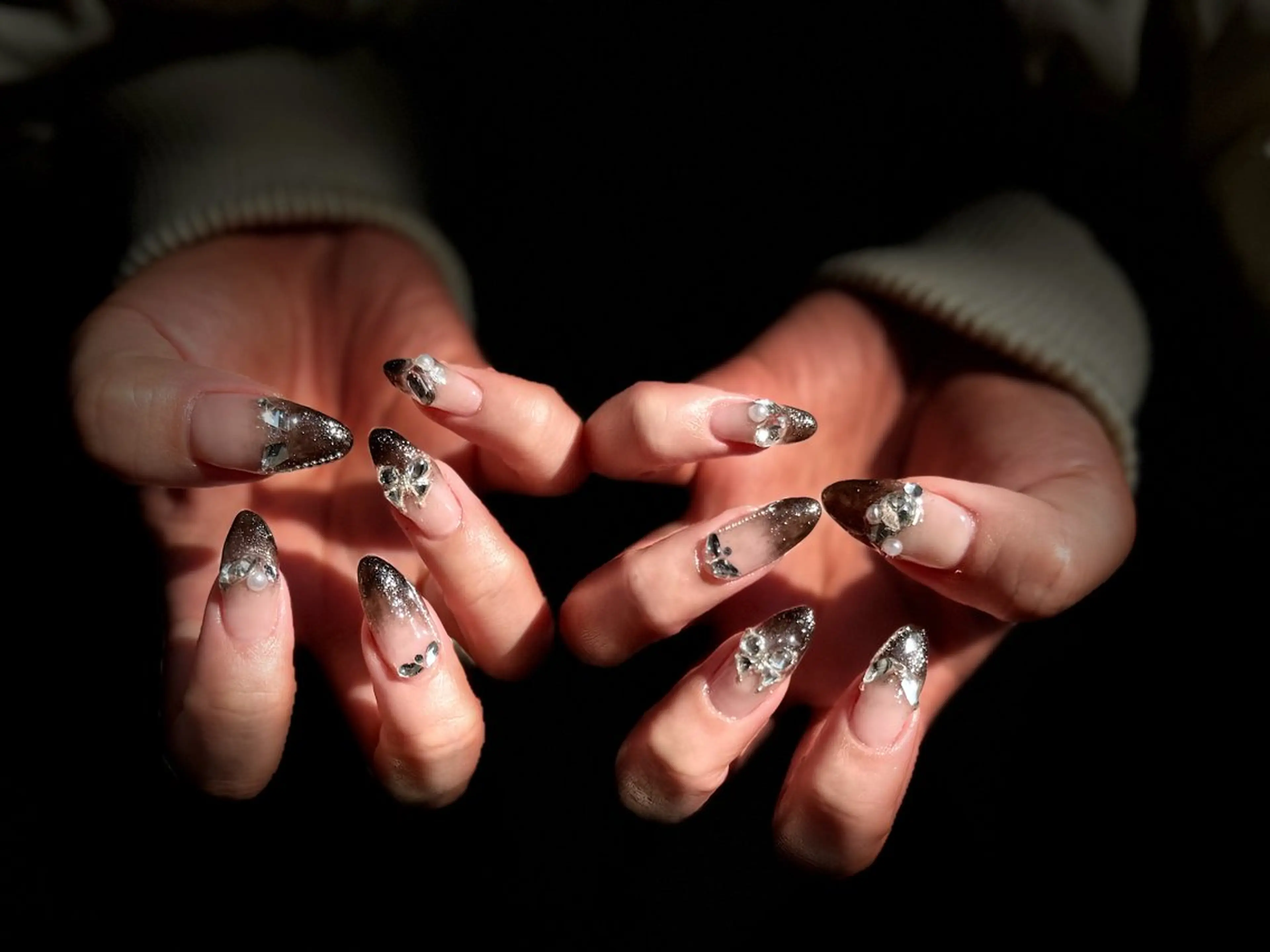 ネイル グラデーション キラキラネイル マグネットネイル ストーンネイル ワンホンネイル ハンドネイル ✴︎ C+nailのネイルデザイン