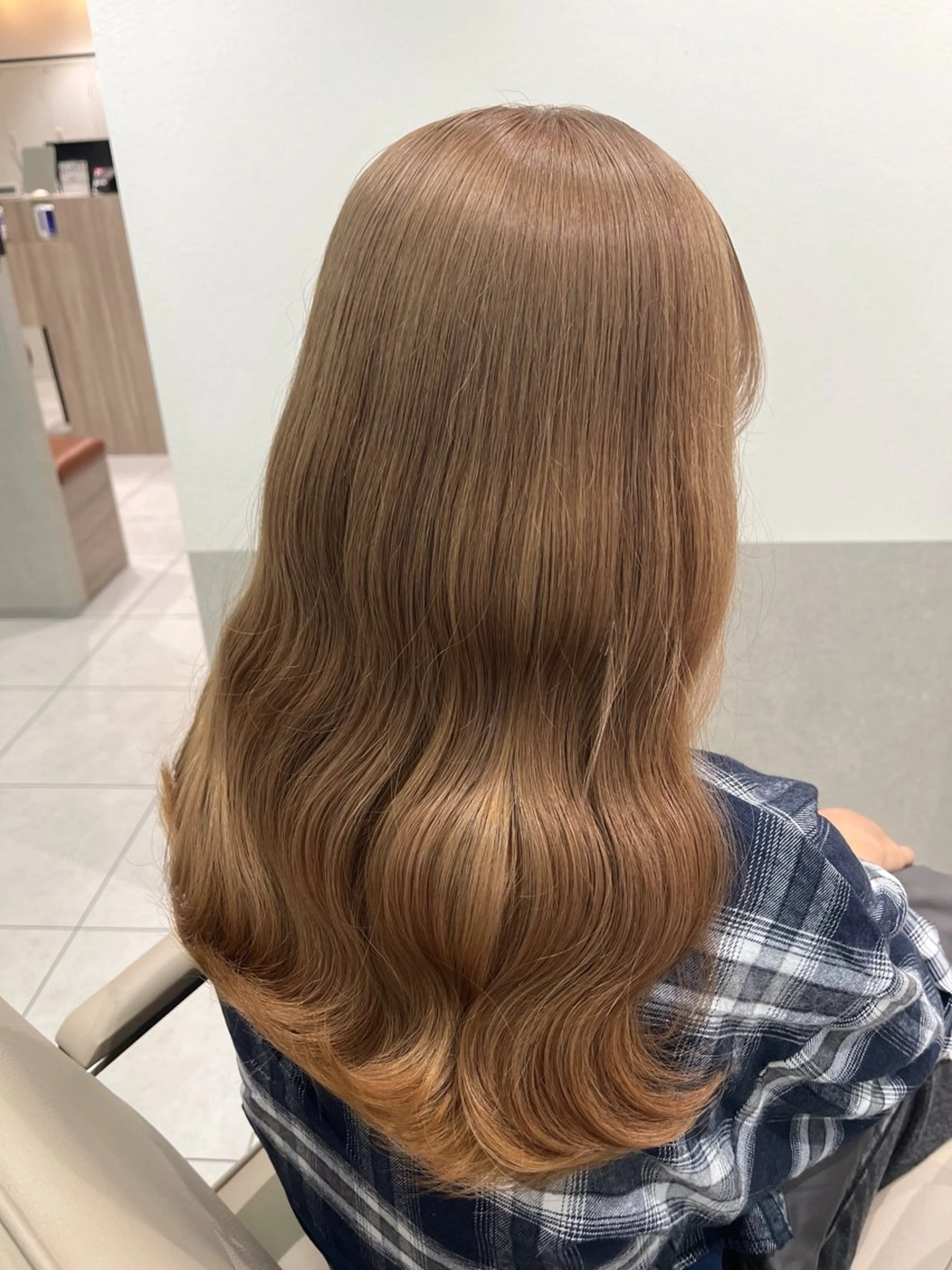 ロング カラー ヘアアレンジ ベージュカラー ブリーチ ロング ヘアカラー トリートメント Eleanor 池袋 🧸Madoka🧸のヘアスタイル