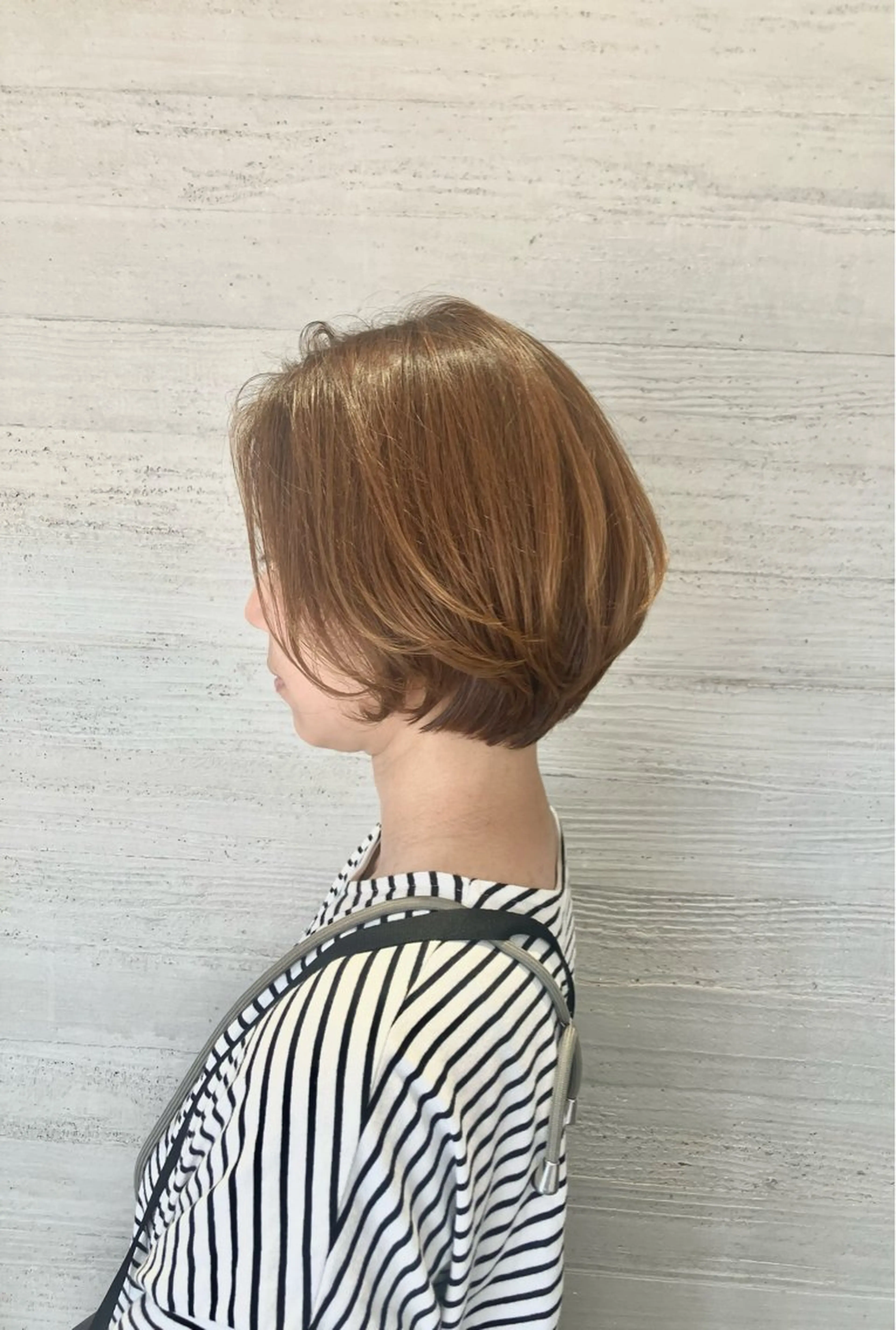 ショート ショートボブ ボブ ショートヘア サキ🤍ハイトーン 🩰くびれ巻きヘアのヘアスタイル