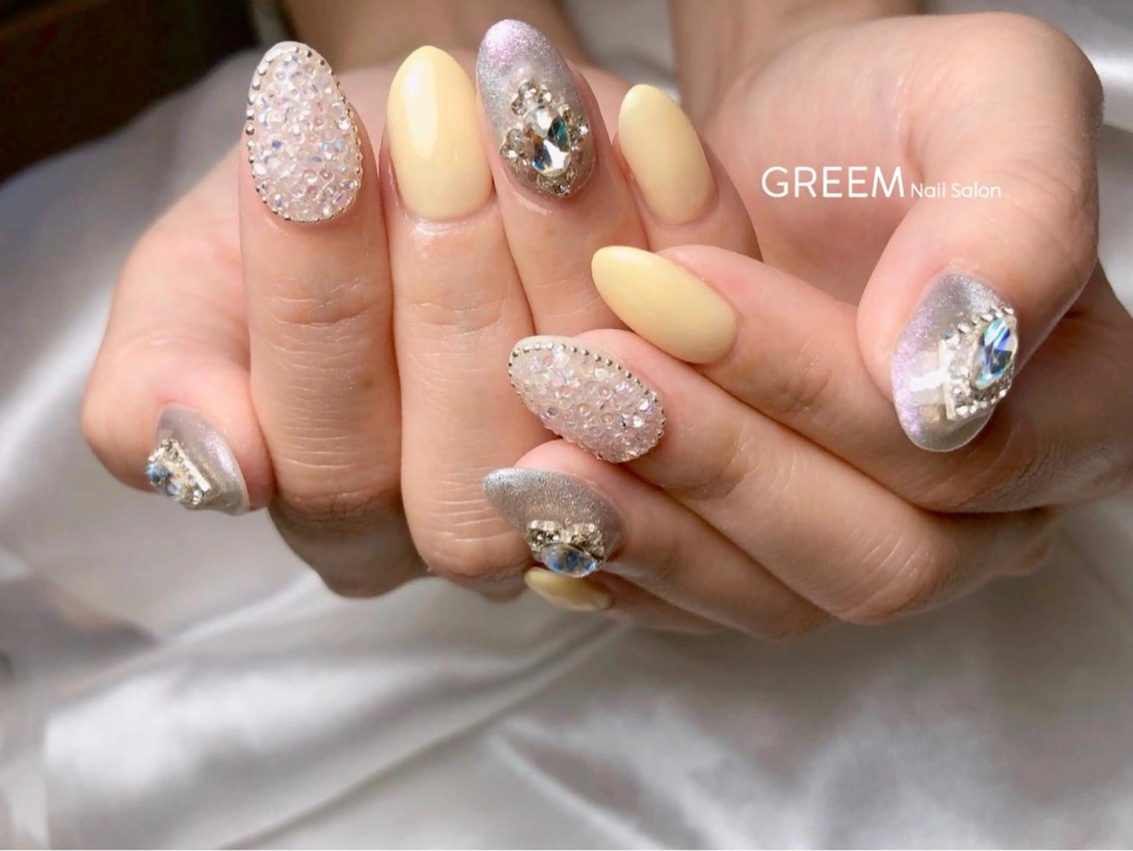 ネイル キラキラネイル 韓国ネイル マグネットネイル 黄色 GREEM グリームのネイルデザイン