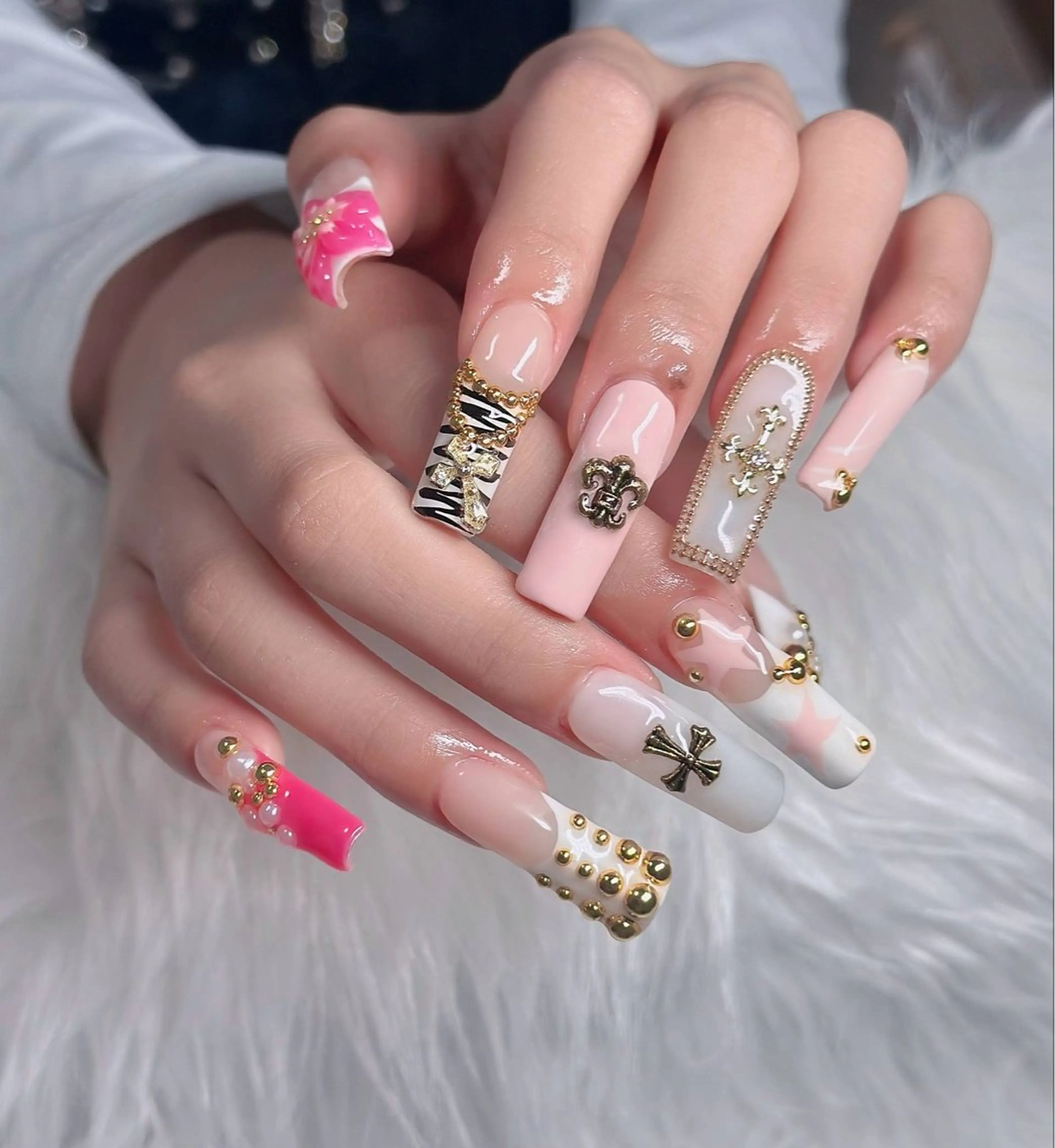 ネイル フレンチネイル ジェルネイル ガラスフレンチ ハロウィン ハート H.baby Nail Salonのネイルデザイン