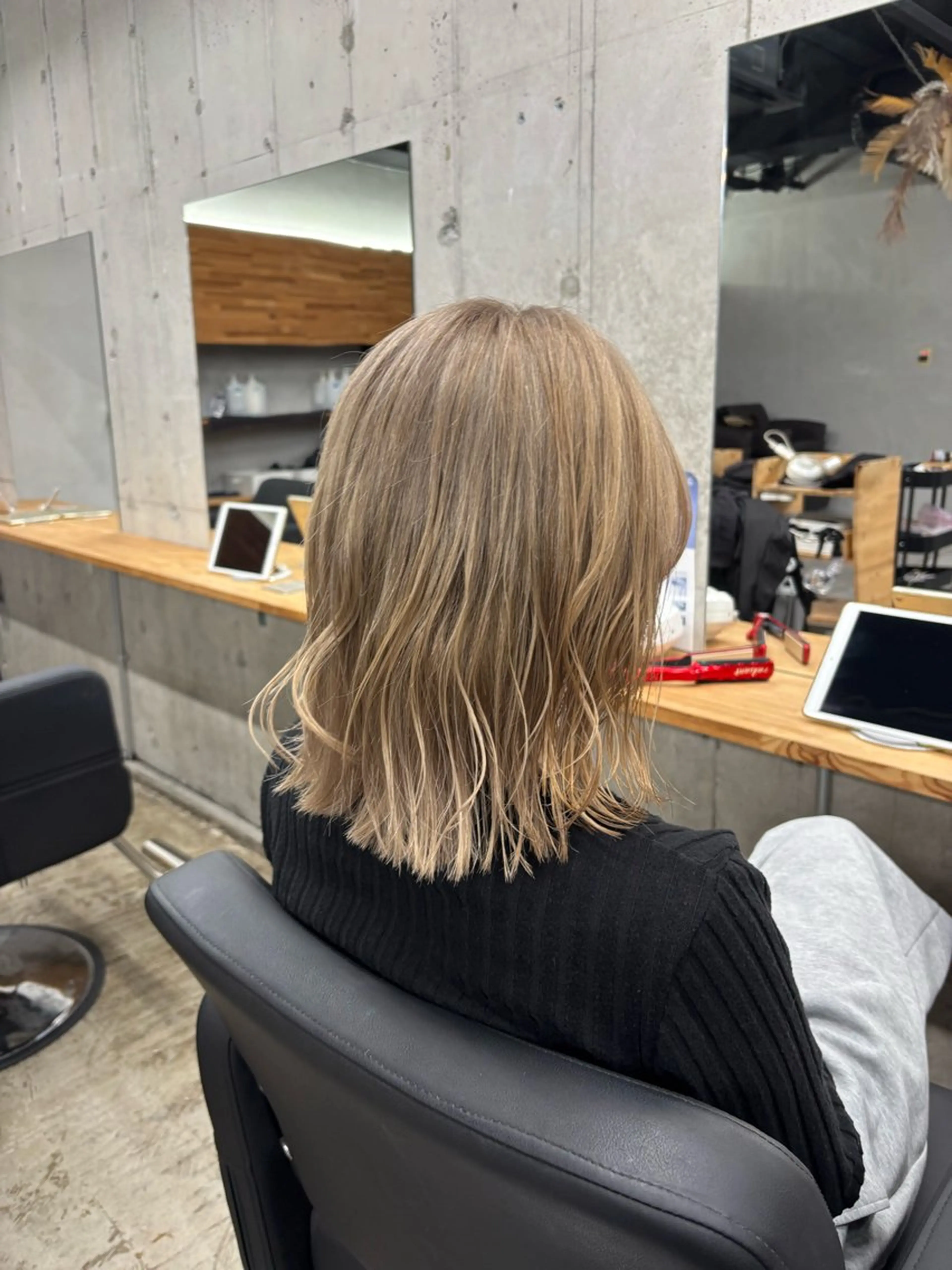 ミディアム カラー mono / Manatoのヘアスタイル