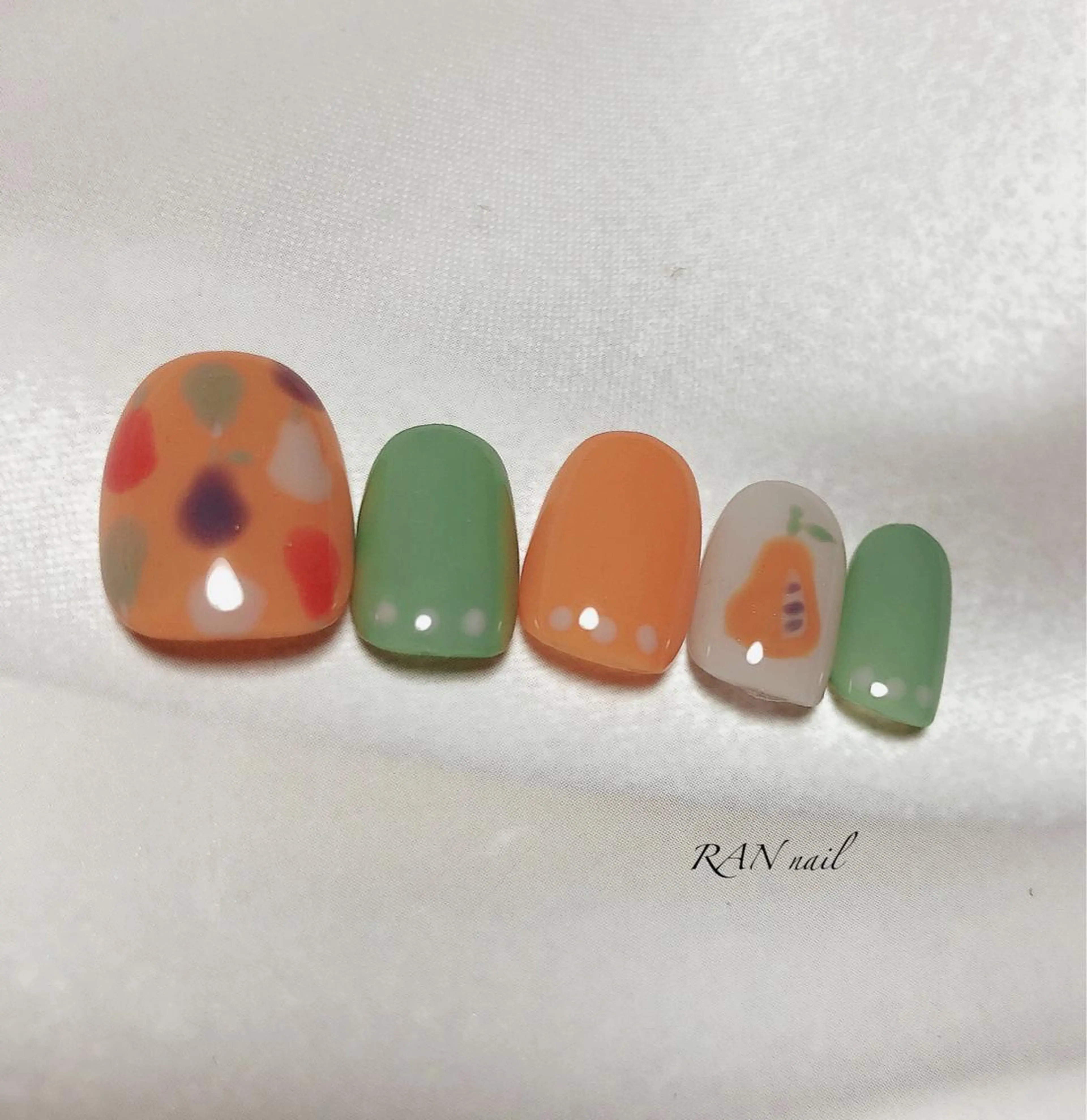 ネイル フットネイル ジェルネイル グリーン オレンジ パラジェル RAN nailのネイルデザイン