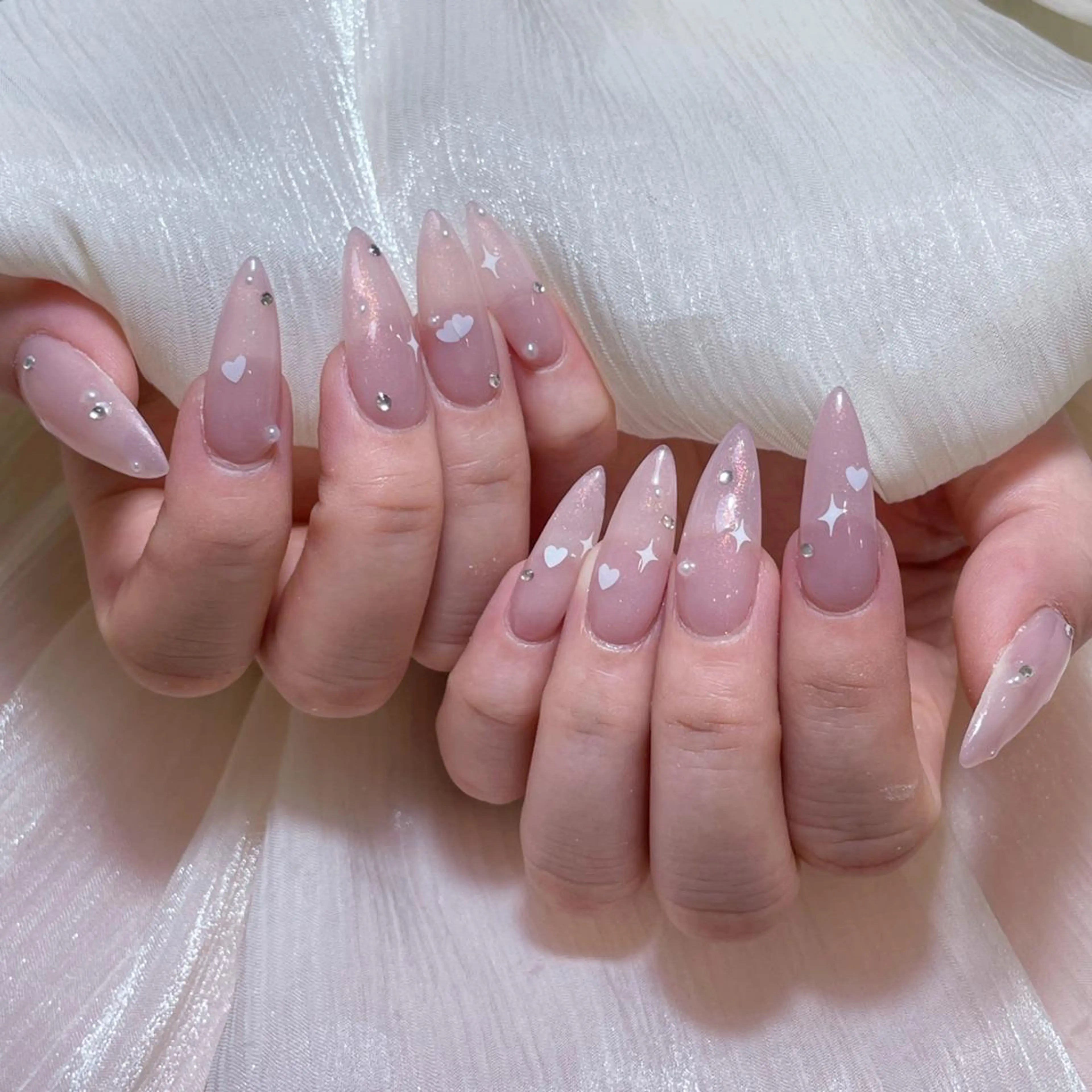 ネイル アートネイル オーロラネイル ガーリー キラキラネイル 韓国ネイル ハンドネイル リナ 💅のネイルデザイン