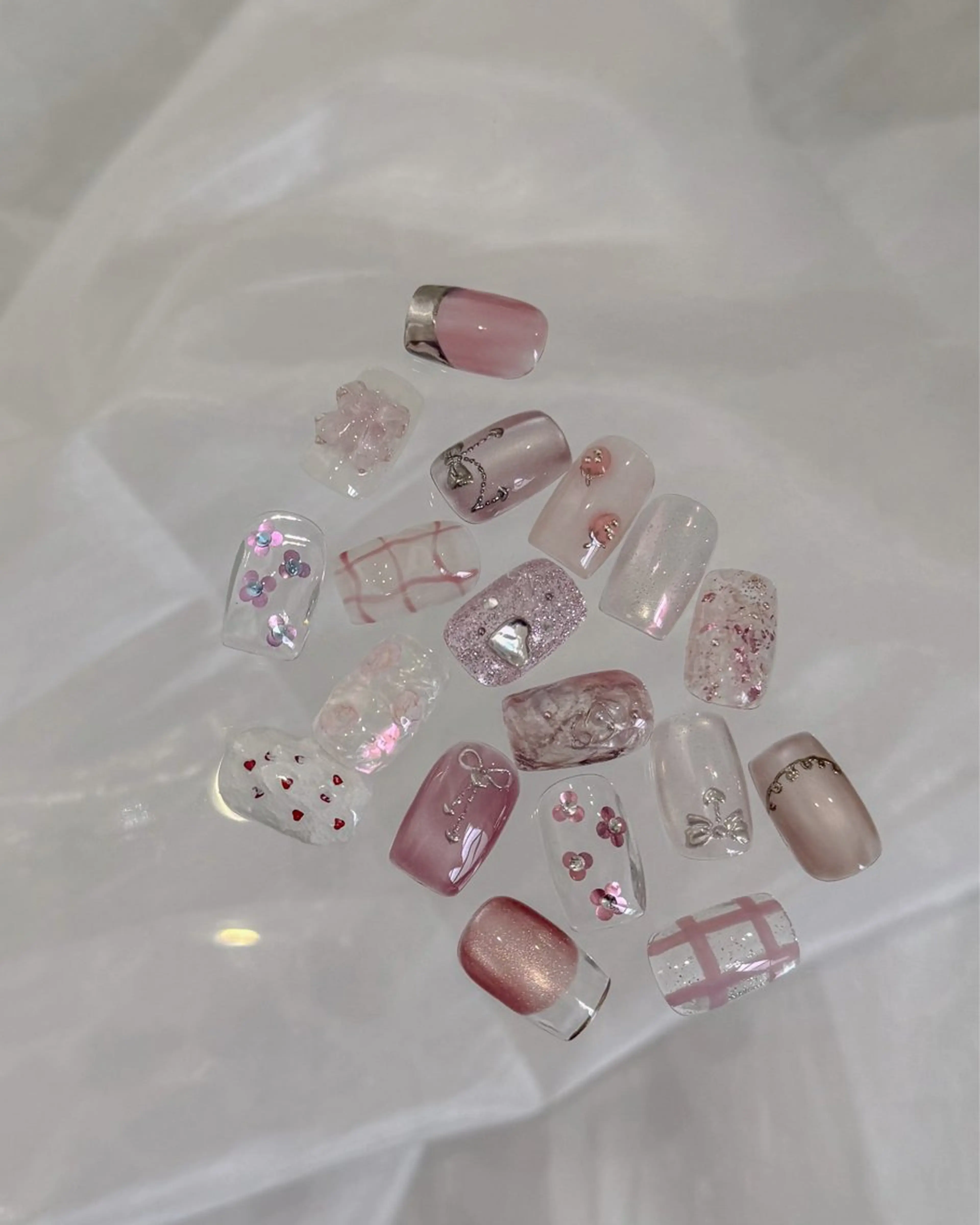 ネイル ストーンネイル ハンドネイル ハンドケア num-fi Aiのネイルデザイン