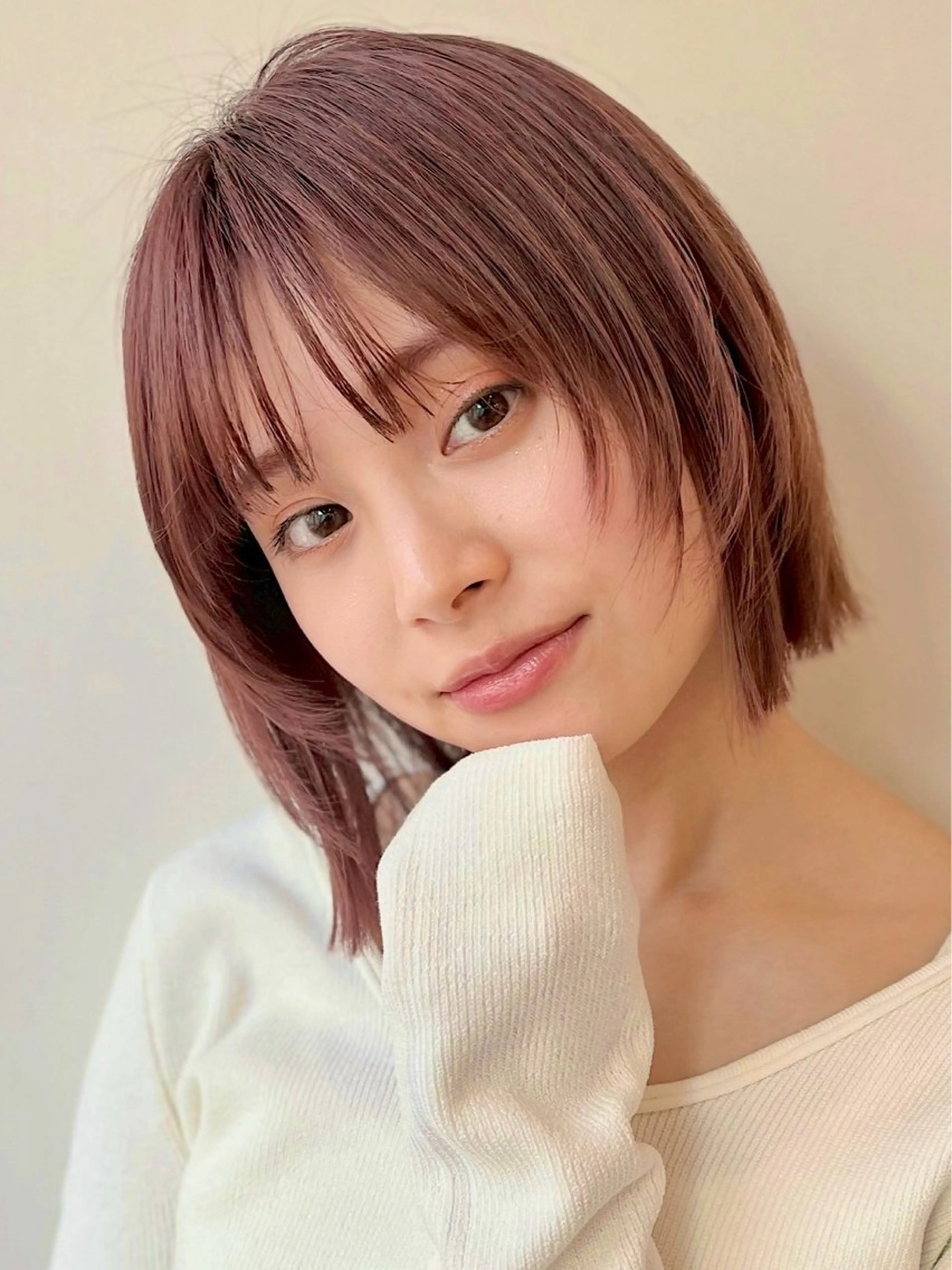 ミディアム カラー ボブ あやめ【顔まわり/レ イヤー/柔らかカラ】のヘアスタイル