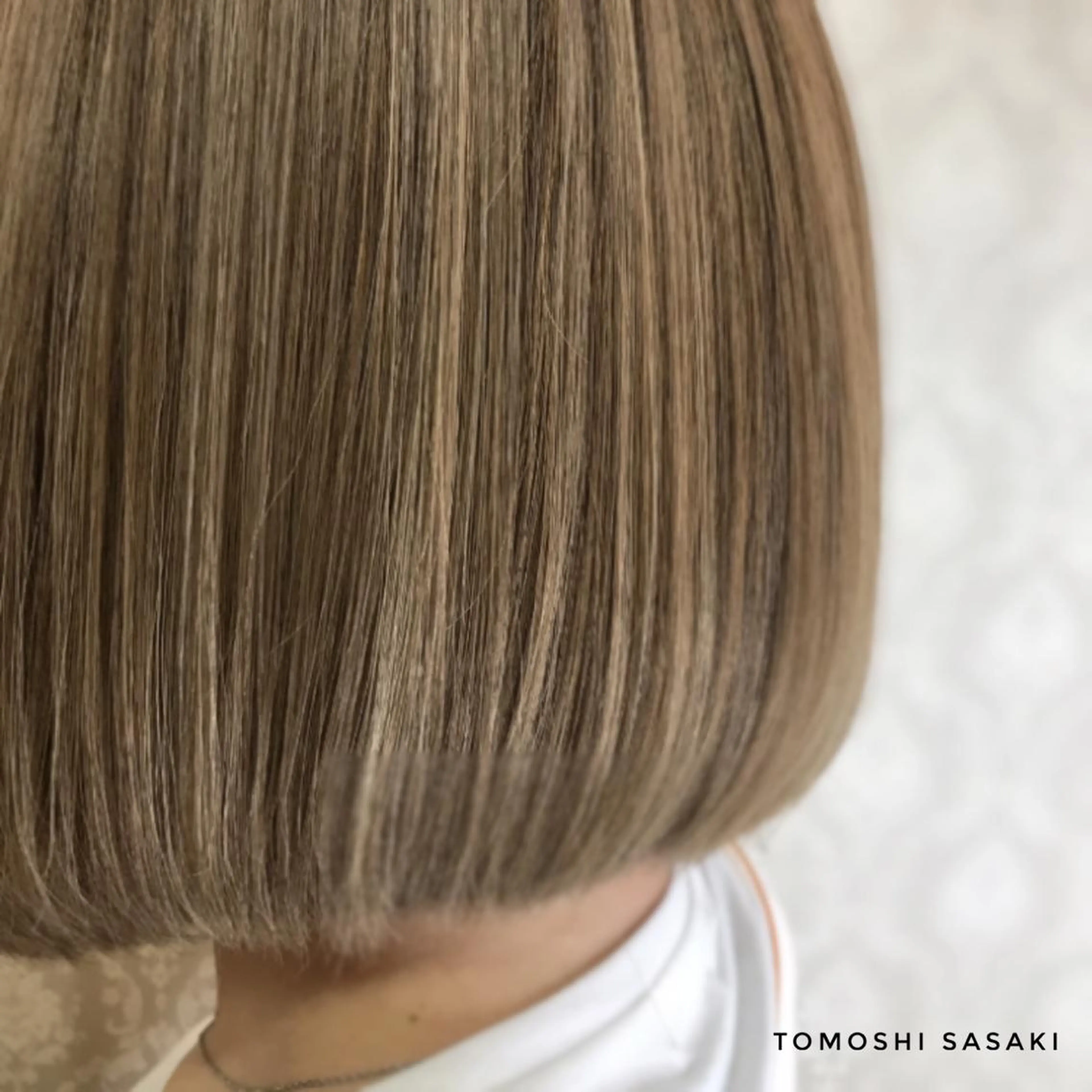 カラー グレージュ ハイライトカラー ササキ トモシのヘアスタイル